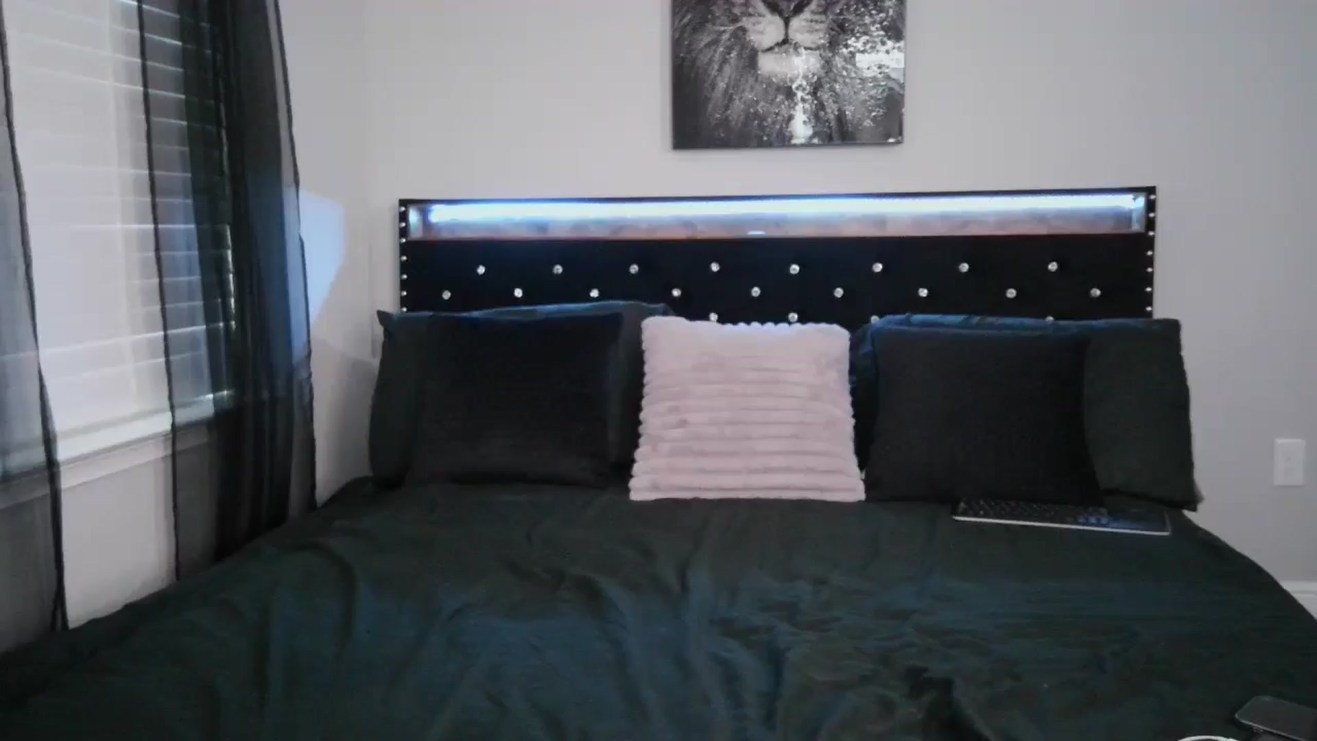 Gallery image thumbnail from Alexis_Amorr's myfreecams stream on, 05/15/2025, 22:47 image 8 of 20