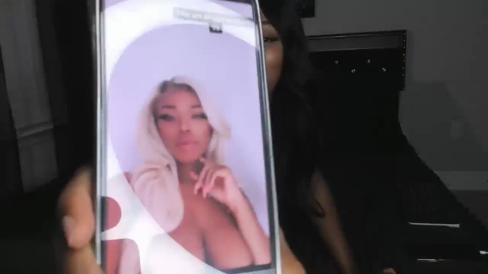 Gallery image thumbnail from Alexis_Amorr's myfreecams stream on, 06/19/2025, 02:28 image 1 of 20