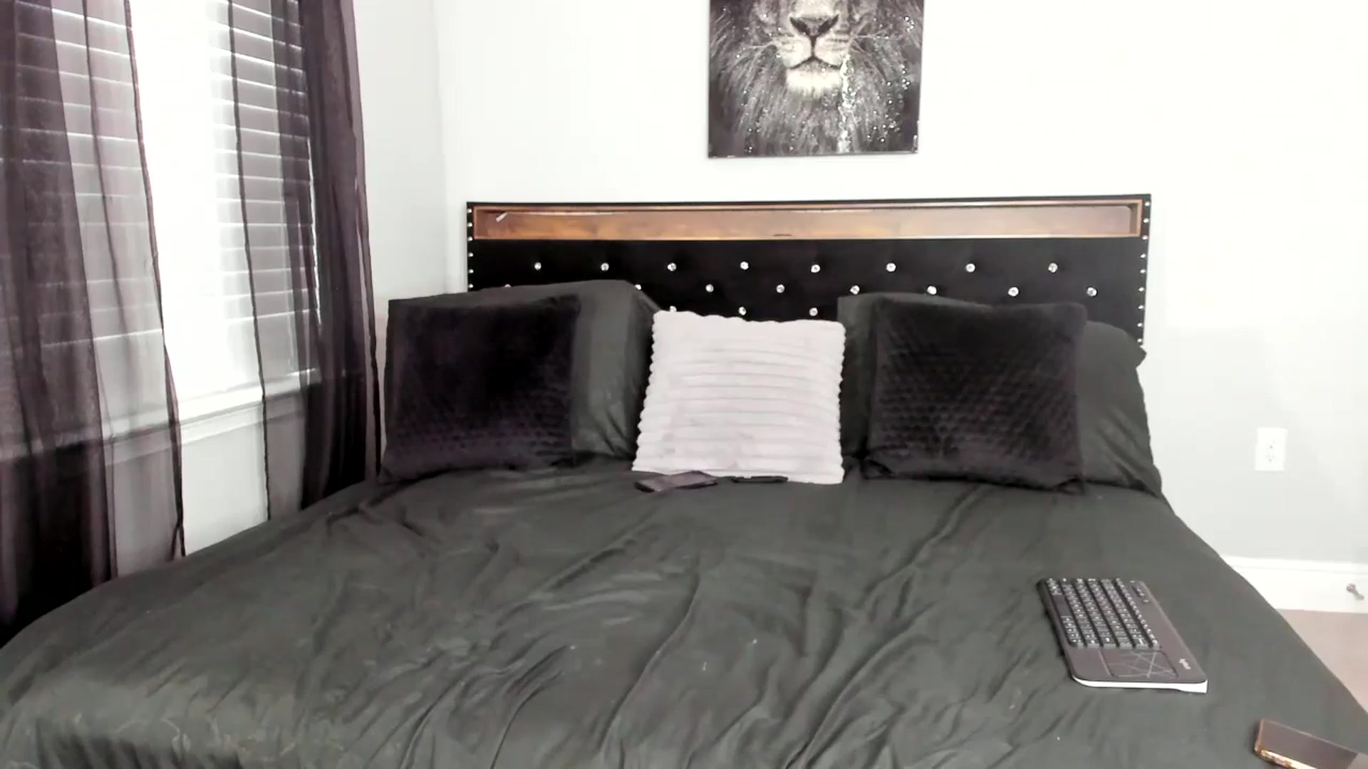 Gallery image thumbnail from Alexis_Amorr's myfreecams stream on, 08/12/2025, 21:33 image 5 of 20