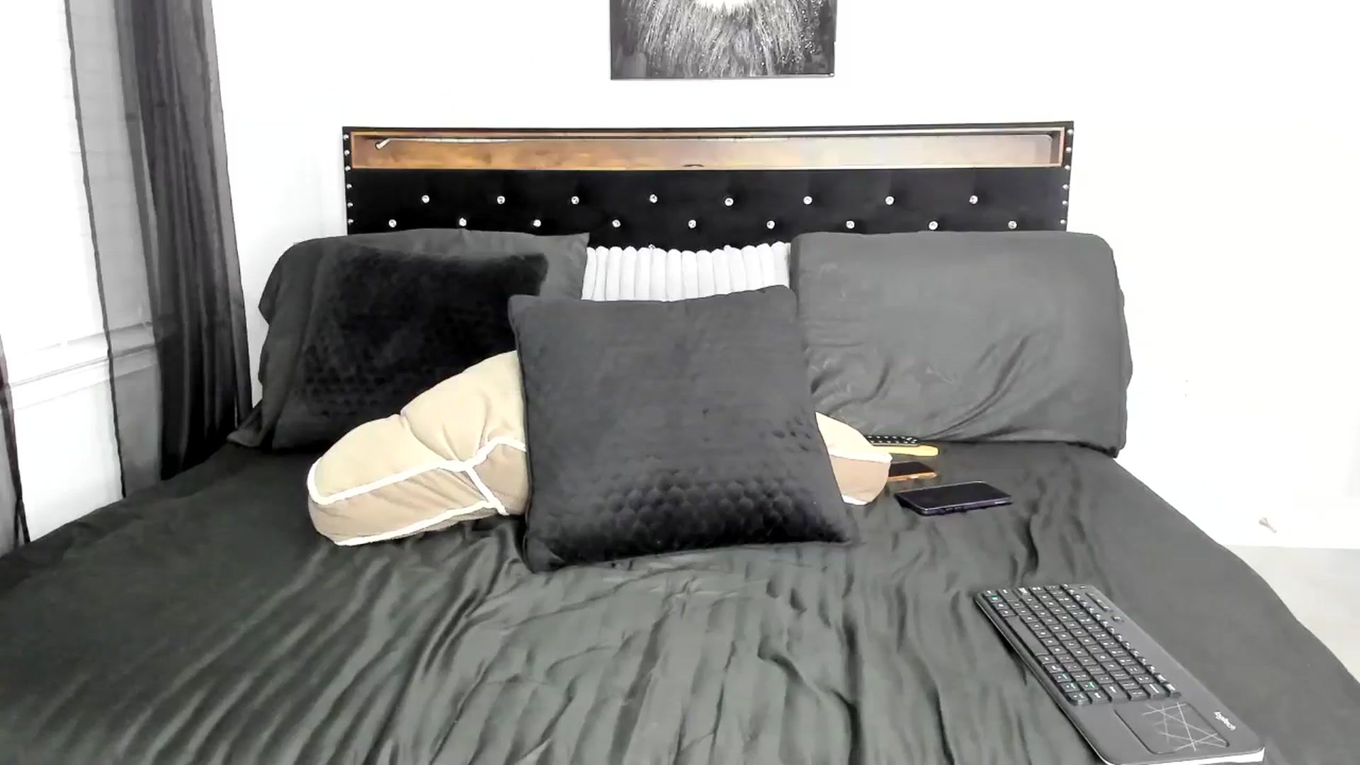 Gallery image thumbnail from Alexis_Amorr's myfreecams stream on, 08/17/2025, 01:40 image 6 of 20