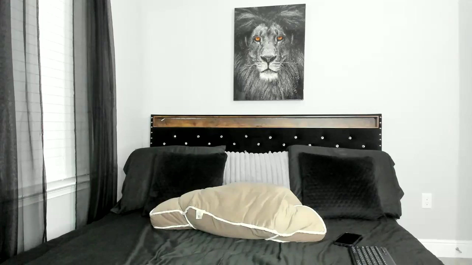 Gallery image thumbnail from Alexis_Amorr's myfreecams stream on, 08/18/2025, 24:52 image 12 of 20