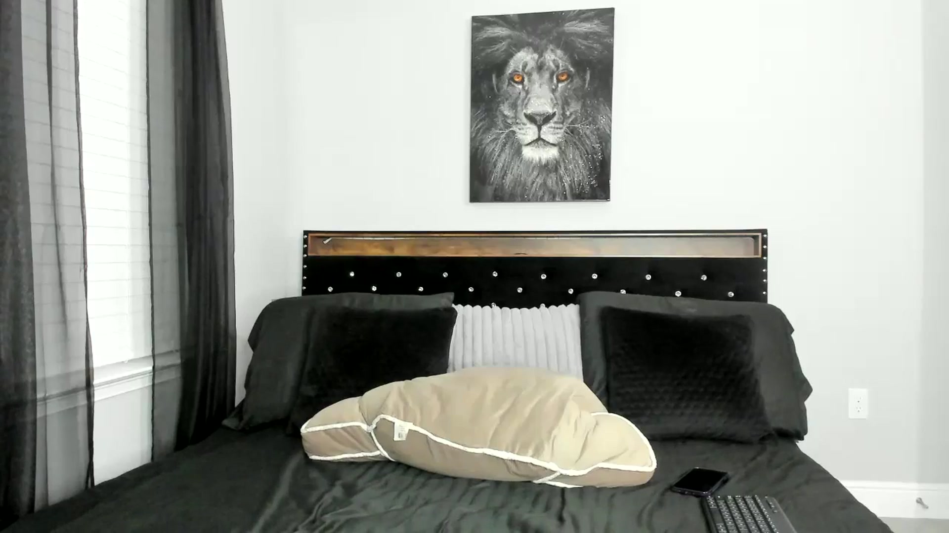 Gallery image thumbnail from Alexis_Amorr's myfreecams stream on, 08/18/2025, 24:52 image 11 of 20