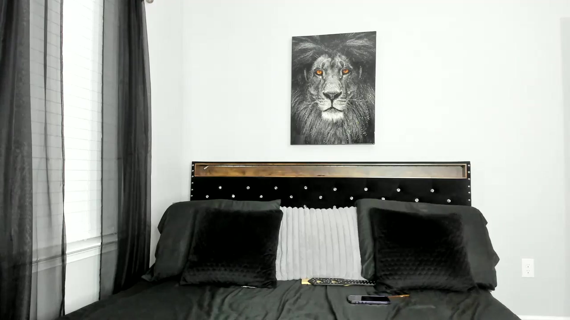 Gallery image thumbnail from Alexis_Amorr's myfreecams stream on, 08/18/2025, 02:38 image 16 of 20