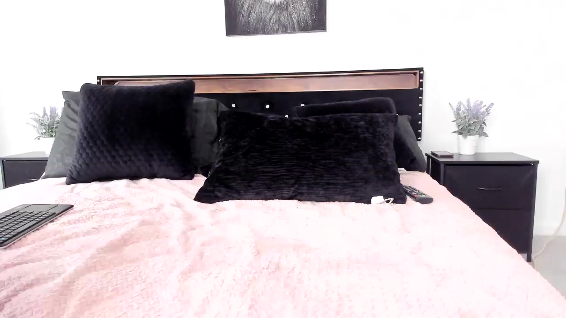 Gallery image thumbnail from Alexis_Amorr's myfreecams stream on, 04/06/2026, 17:39 image 18 of 20