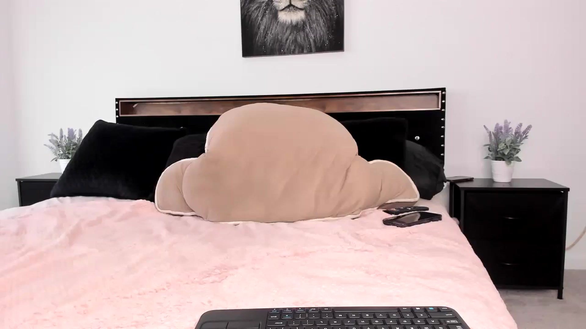 Gallery image thumbnail from Alexis_Amorr's myfreecams stream on, 04/22/2026, 19:32 image 18 of 20