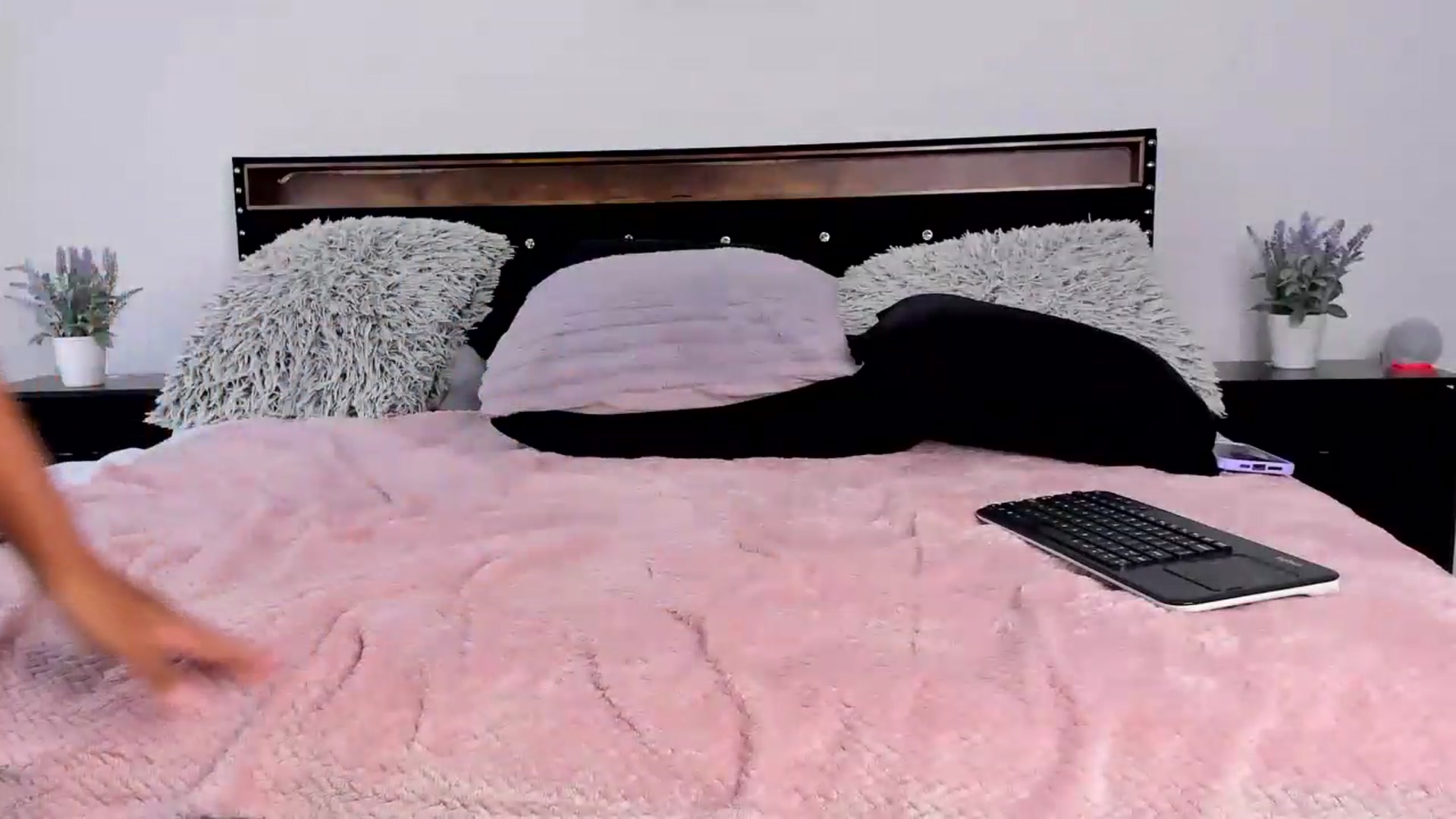 Gallery image thumbnail from Alexis_Amorr's myfreecams stream on, 08/17/2026, 19:53 image 19 of 20