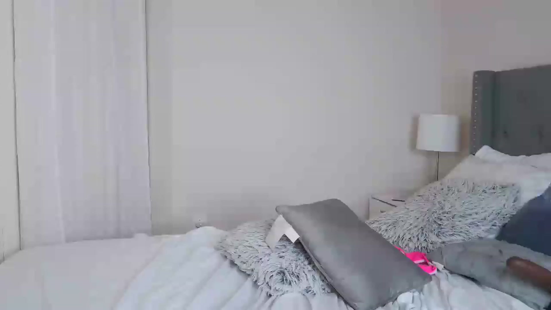 Gallery image thumbnail from Alexis_Amour's myfreecams stream on, 01/06/2023, 07:26 image 9 of 20