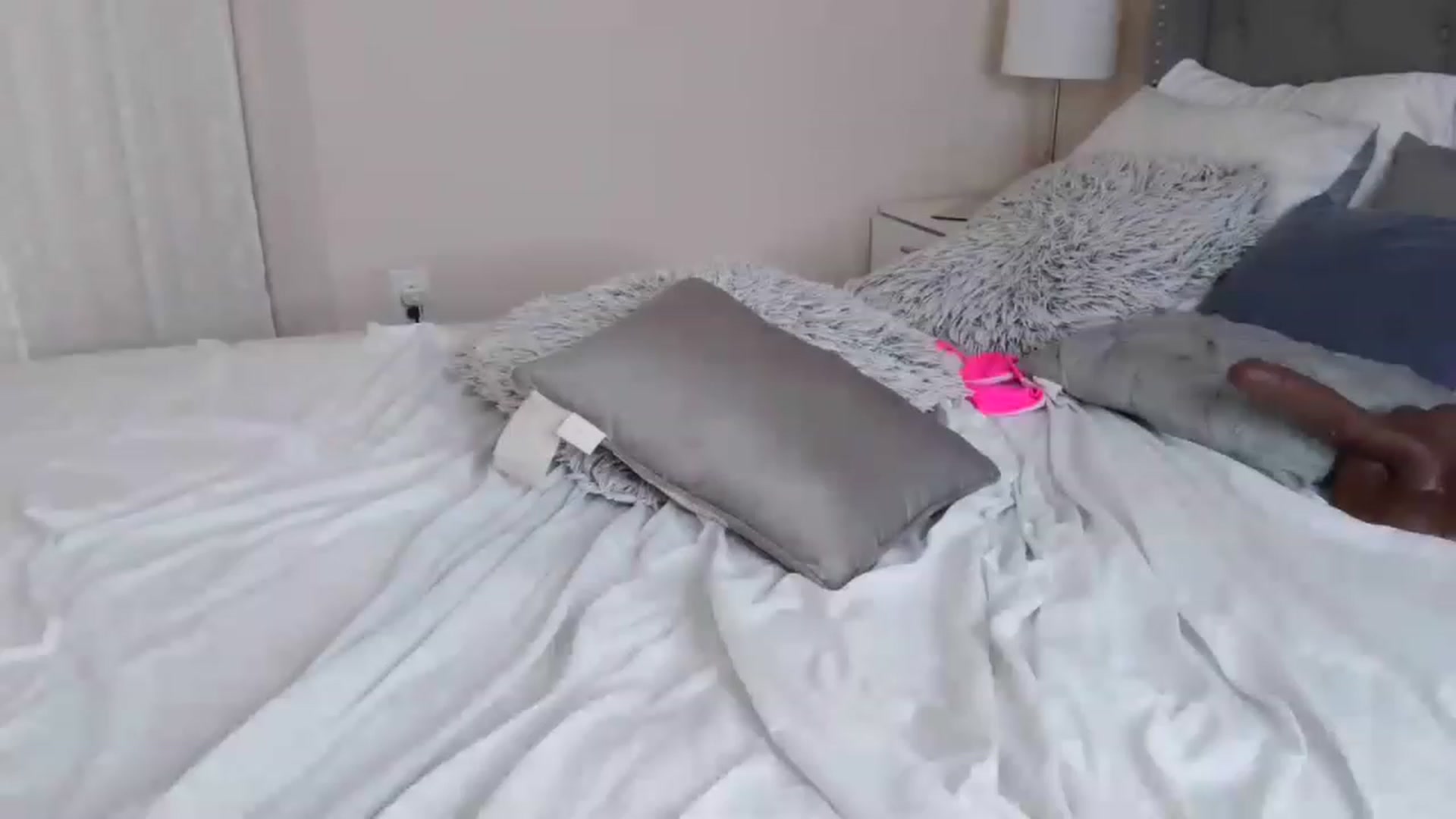 Gallery image thumbnail from Alexis_Amour's myfreecams stream on, 01/06/2023, 07:26 image 12 of 20
