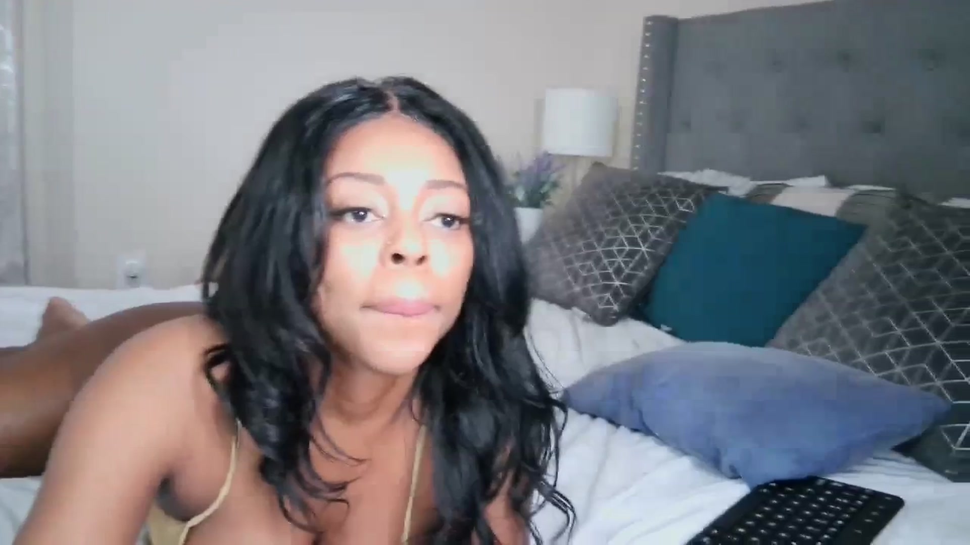 Gallery image thumbnail from Alexis_Amour's myfreecams stream on, 12/02/2023, 23:10 image 12 of 20