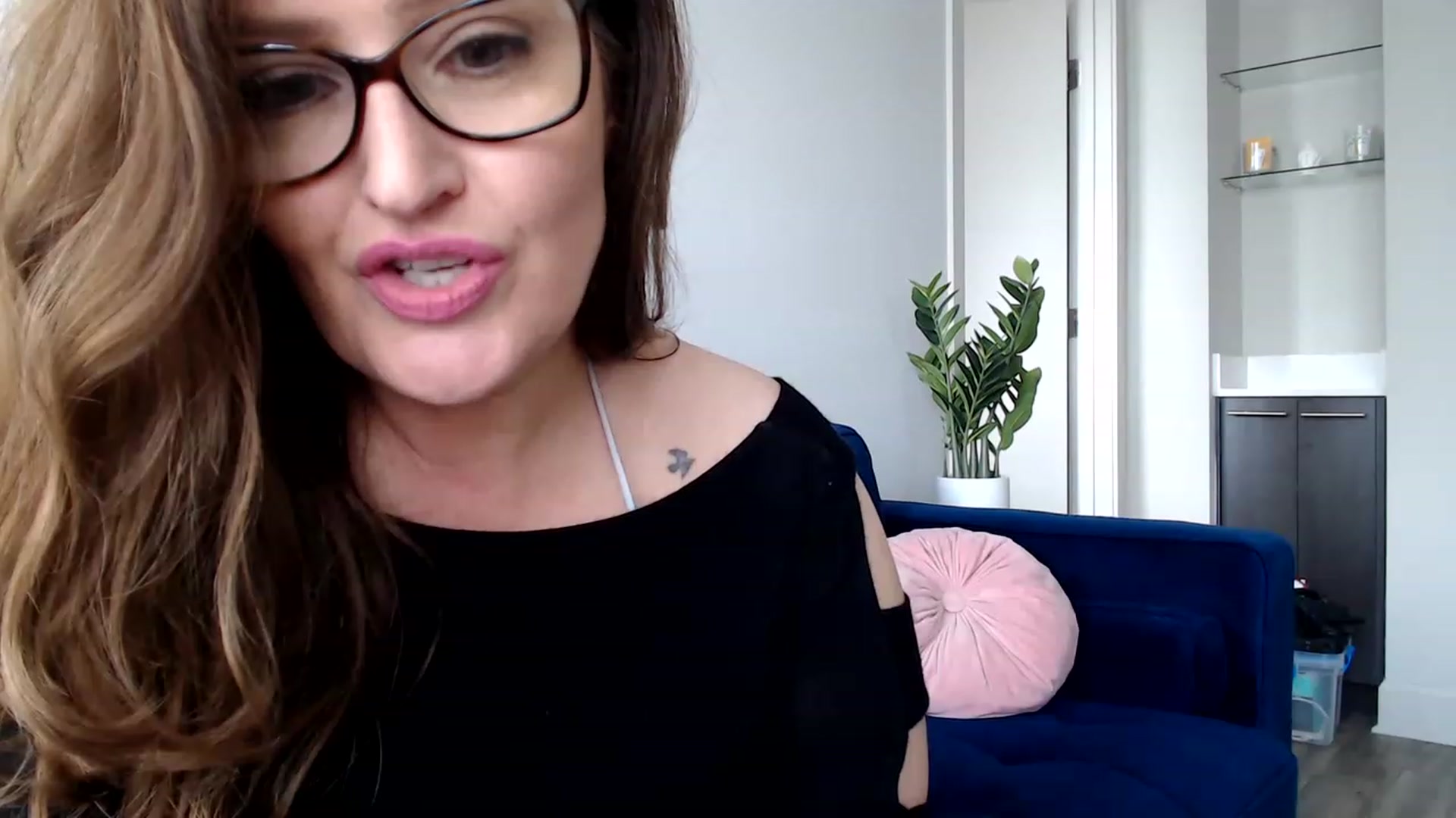 Gallery image thumbnail from Alexis_Anne's myfreecams stream on, 11/26/2022, 17:47 image 18 of 20