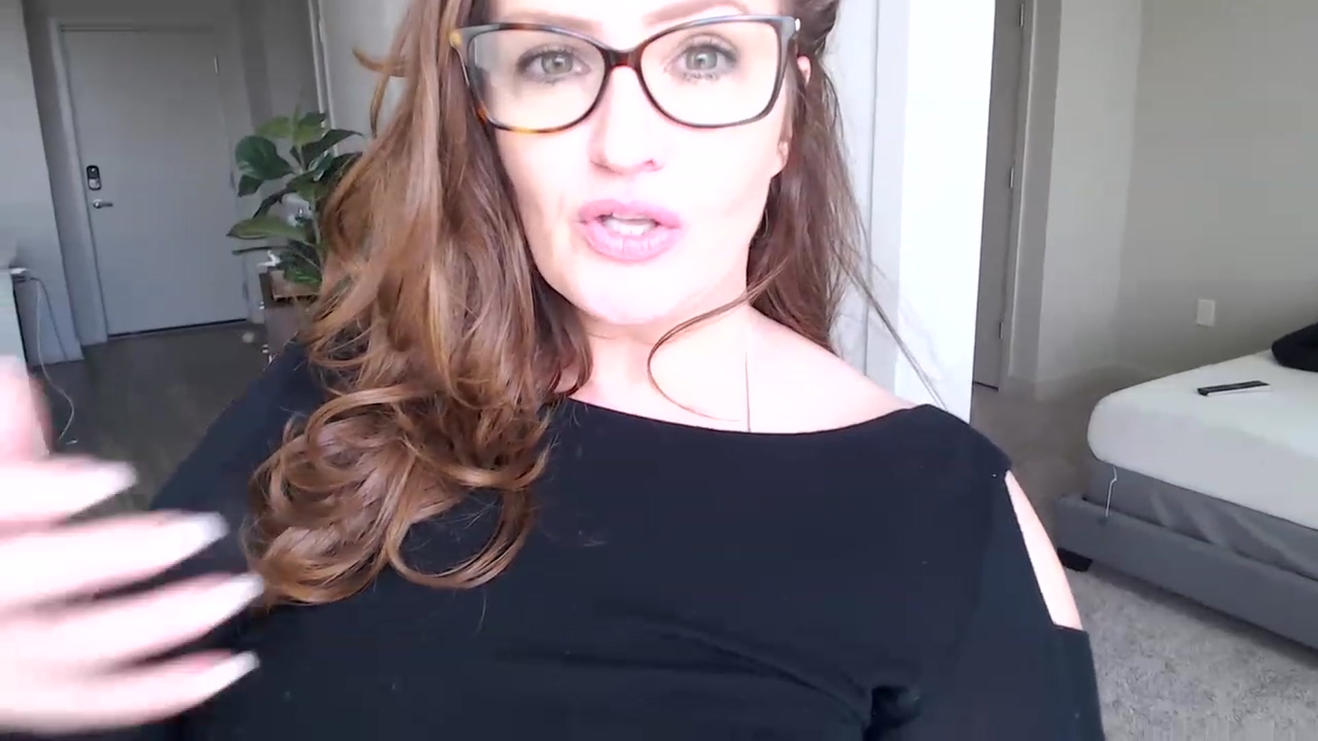 Gallery image thumbnail from Alexis_Anne's myfreecams stream on, 11/26/2022, 20:04 image 11 of 20