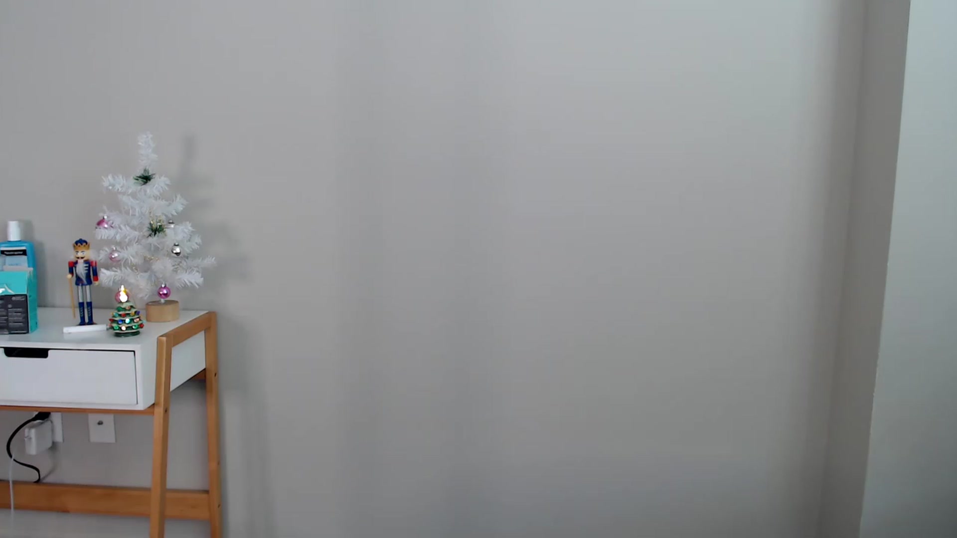 Gallery image thumbnail from Alexis_Anne's myfreecams stream on, 12/02/2022, 20:33 image 16 of 20