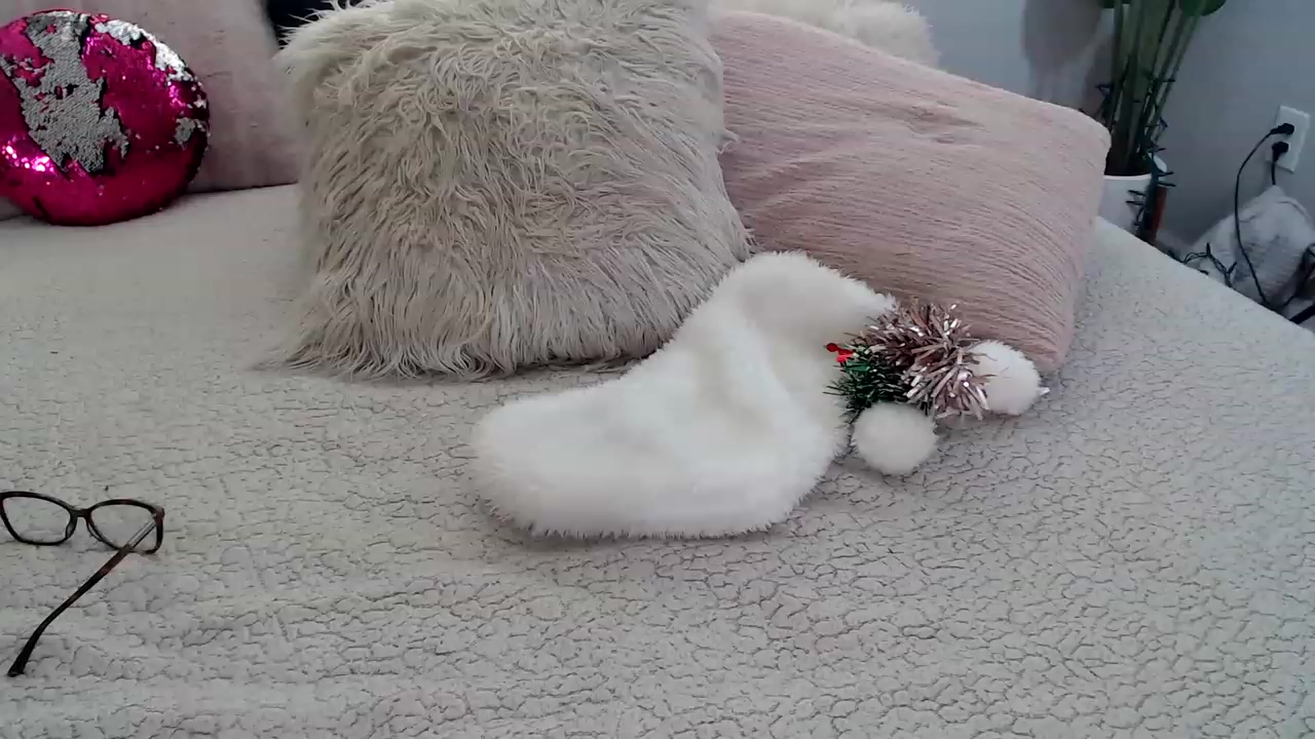 Gallery image thumbnail from Alexis_Anne's myfreecams stream on, 12/02/2022, 22:49 image 12 of 20