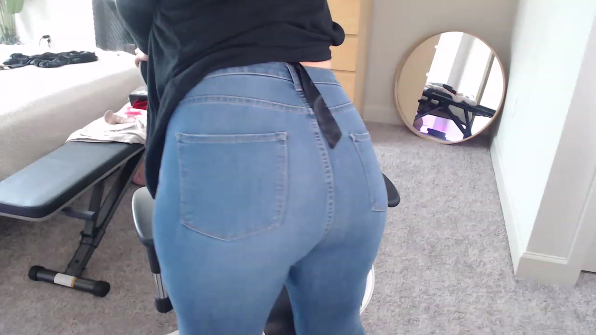 Gallery image thumbnail from Alexis_Anne's myfreecams stream on, 12/04/2022, 20:38 image 1 of 20
