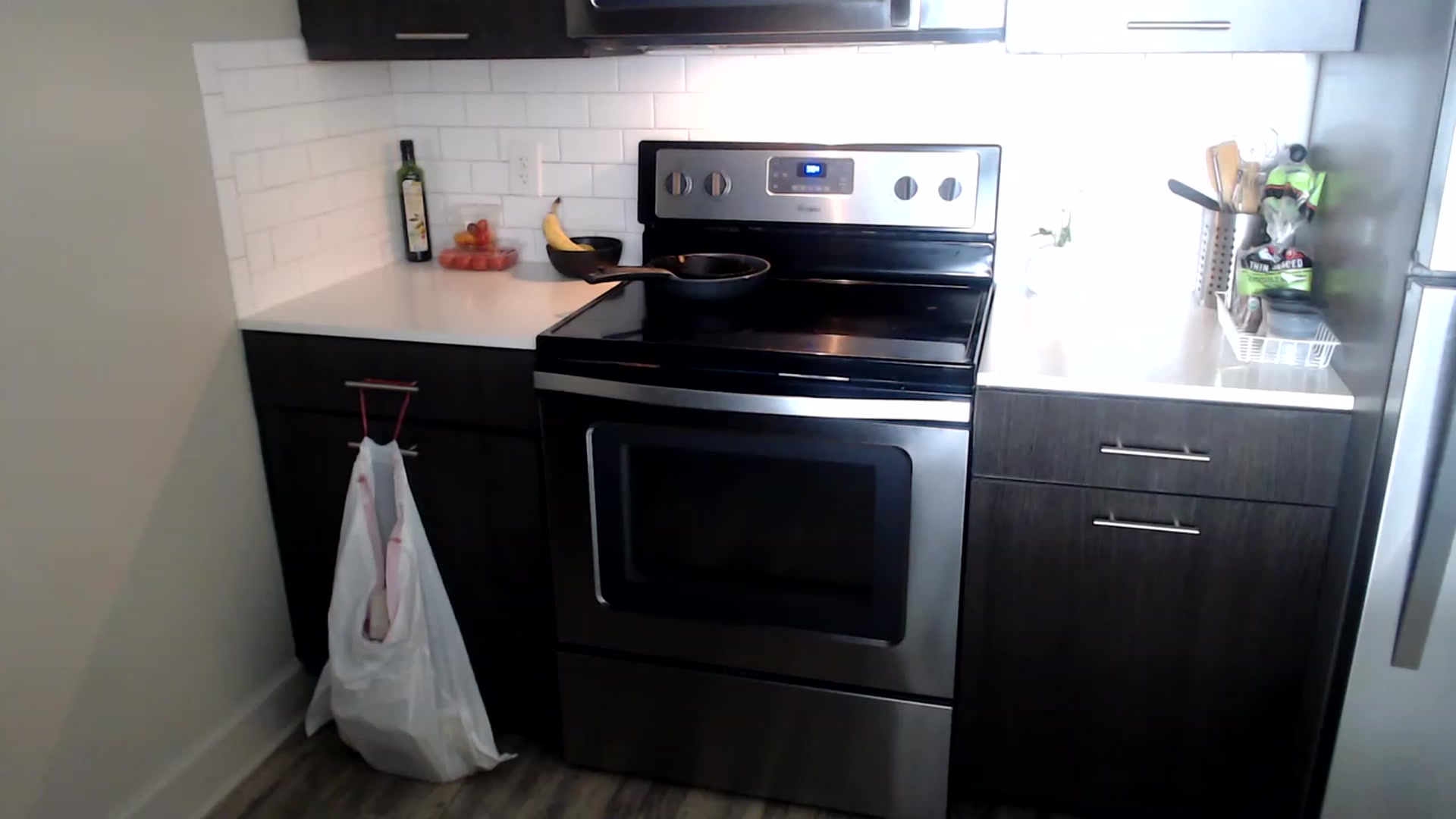 Gallery image thumbnail from Alexis_Anne's myfreecams stream on, 12/07/2022, 21:36 image 1 of 20