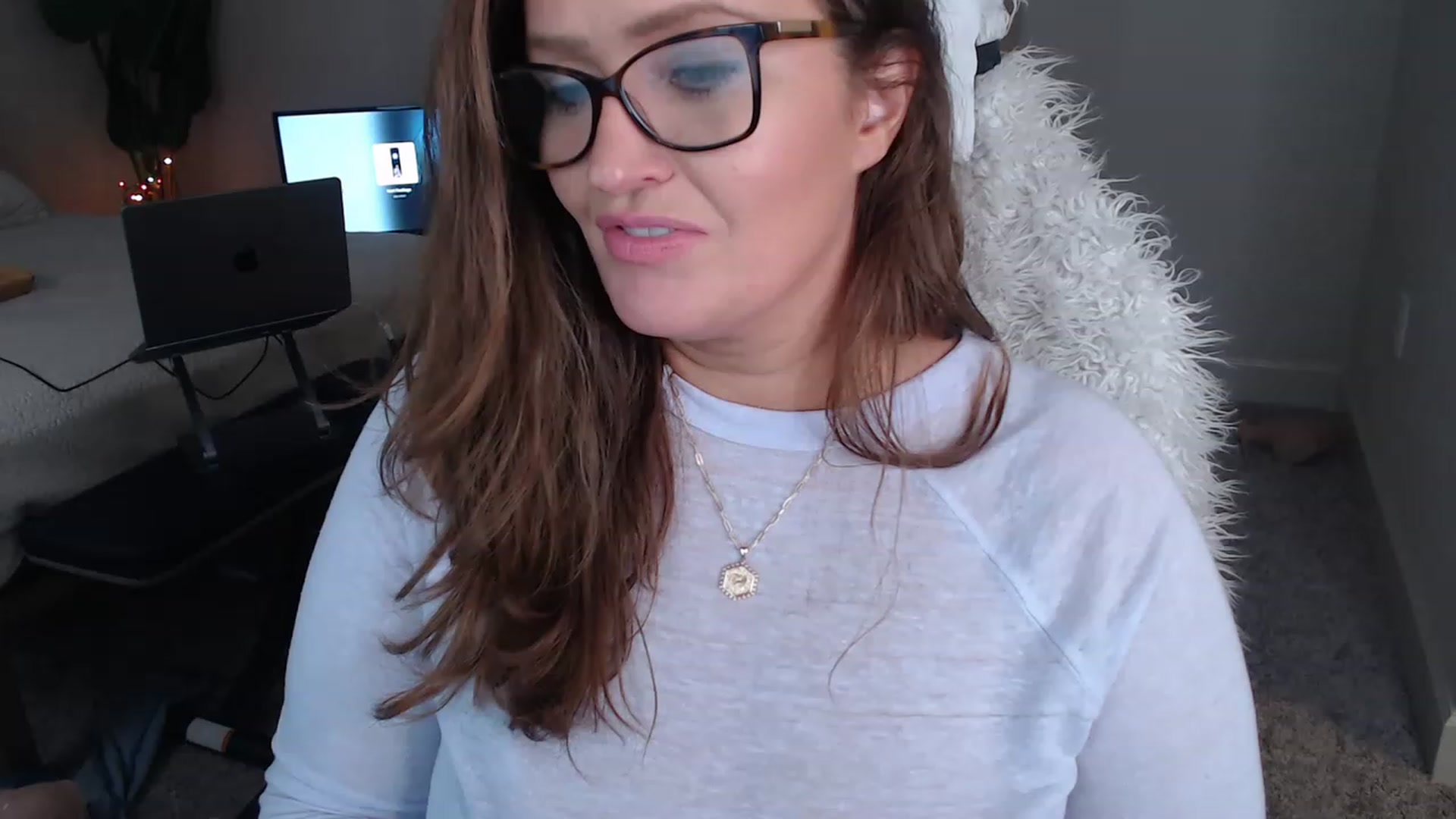 Gallery image thumbnail from Alexis_Anne's myfreecams stream on, 12/14/2022, 23:29 image 4 of 20