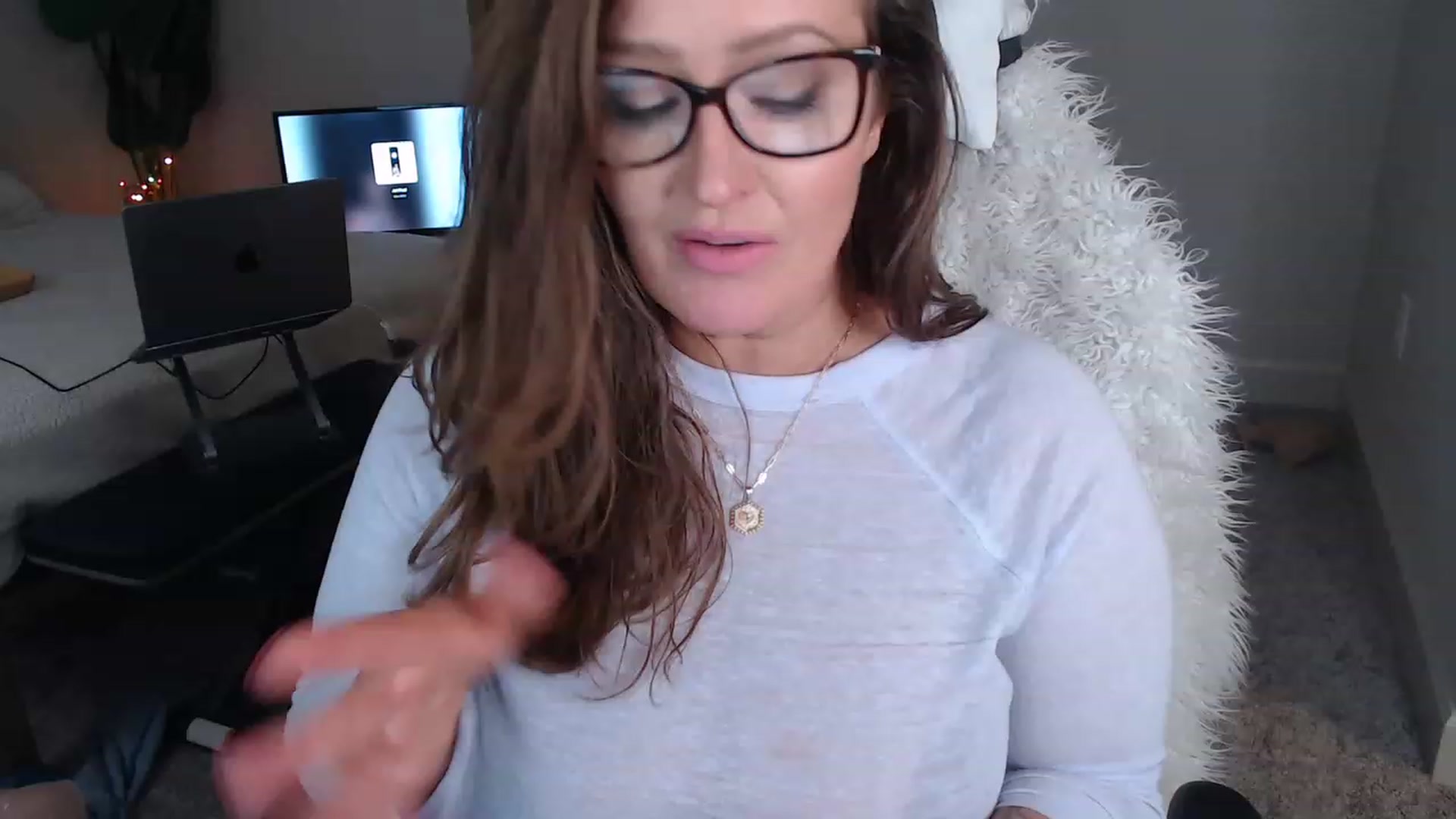 Gallery image thumbnail from Alexis_Anne's myfreecams stream on, 12/14/2022, 23:29 image 3 of 20