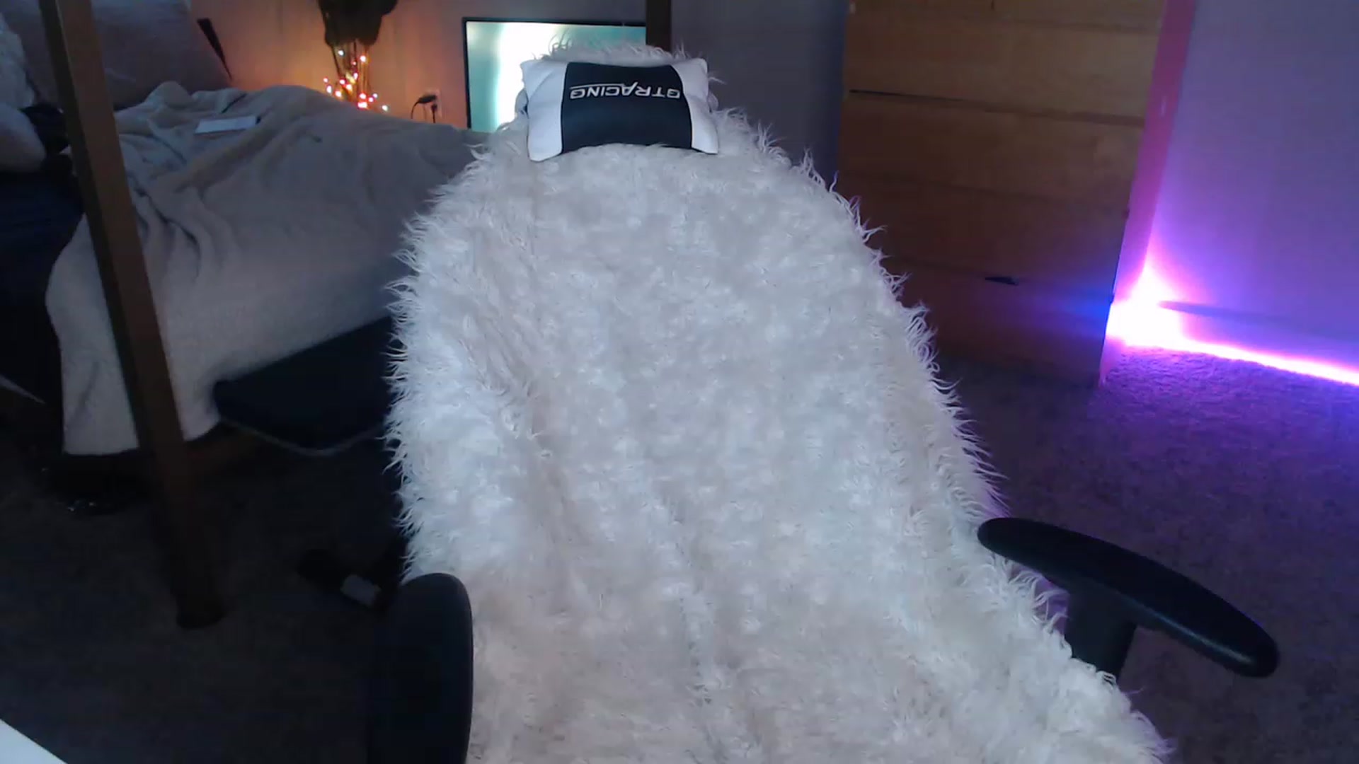 Gallery image thumbnail from Alexis_Anne's myfreecams stream on, 12/15/2022, 22:25 image 11 of 20