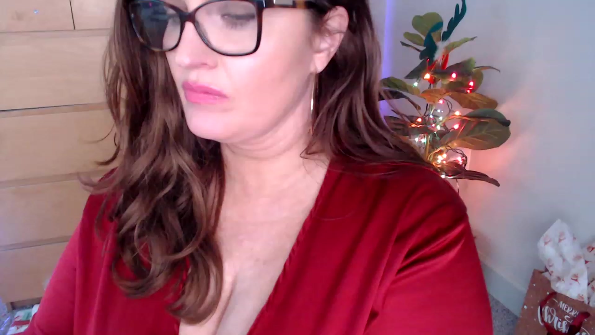 Gallery image thumbnail from Alexis_Anne's myfreecams stream on, 12/21/2022, 20:59 image 10 of 20