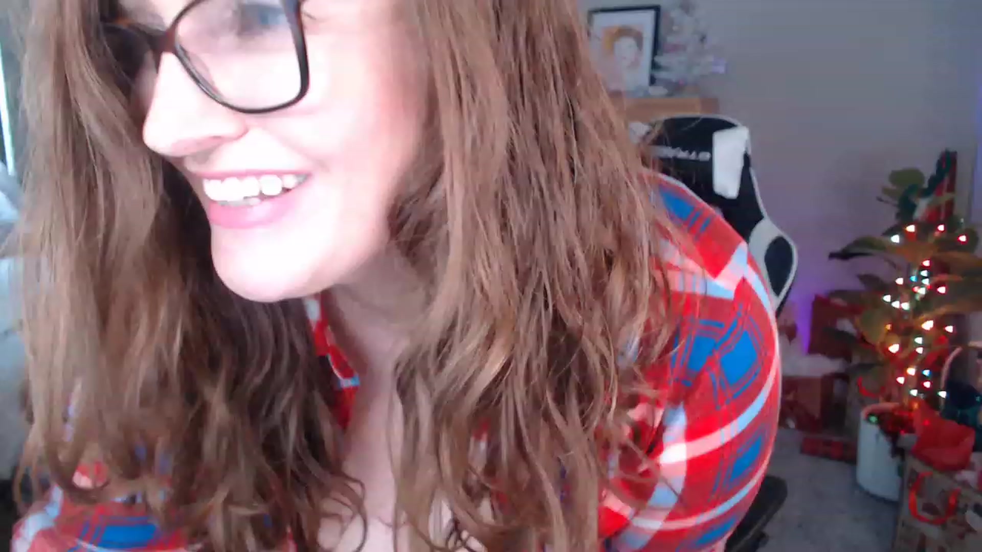 Gallery image thumbnail from Alexis_Anne's myfreecams stream on, 12/22/2022, 19:57 image 7 of 20
