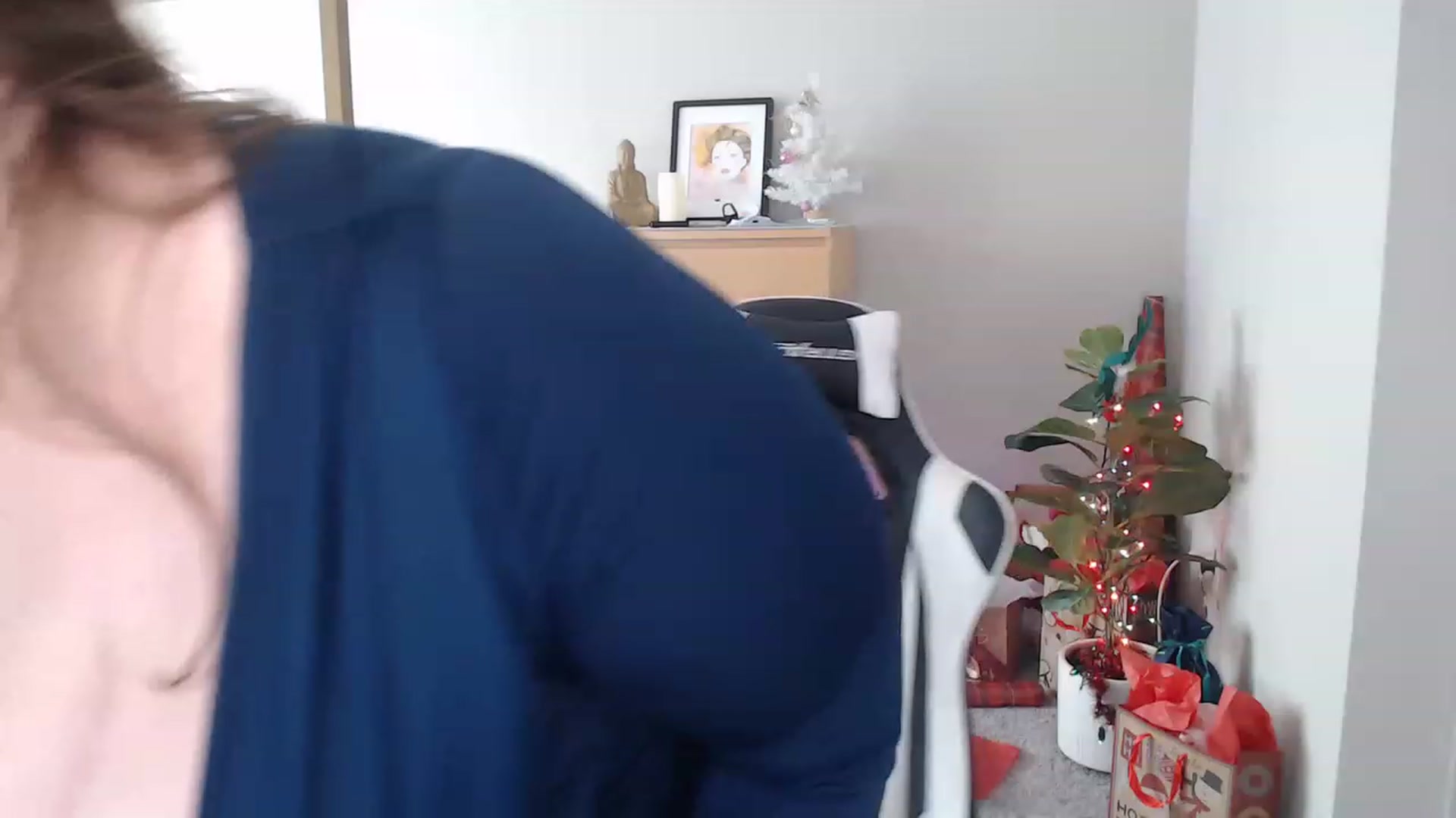 Gallery image thumbnail from Alexis_Anne's myfreecams stream on, 12/23/2022, 20:44 image 6 of 20