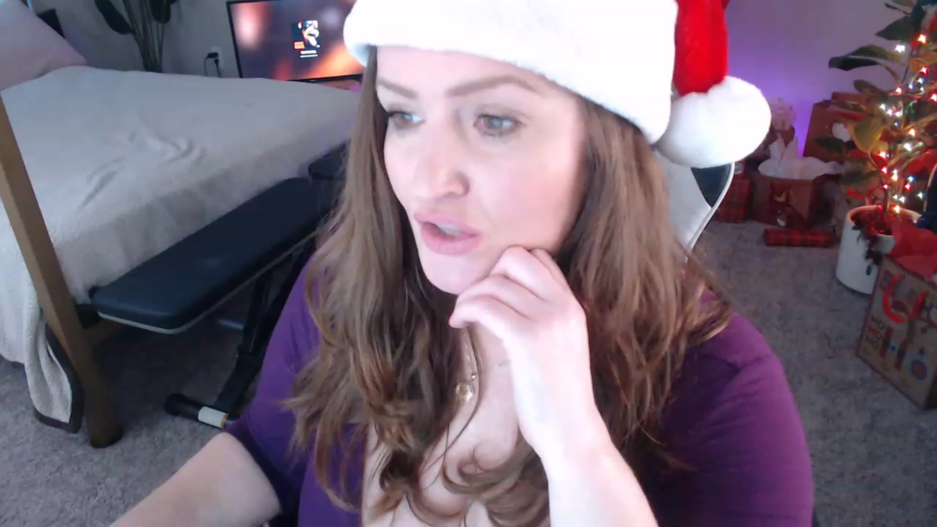 Gallery image thumbnail from Alexis_Anne's myfreecams stream on, 12/24/2022, 22:52 image 18 of 20
