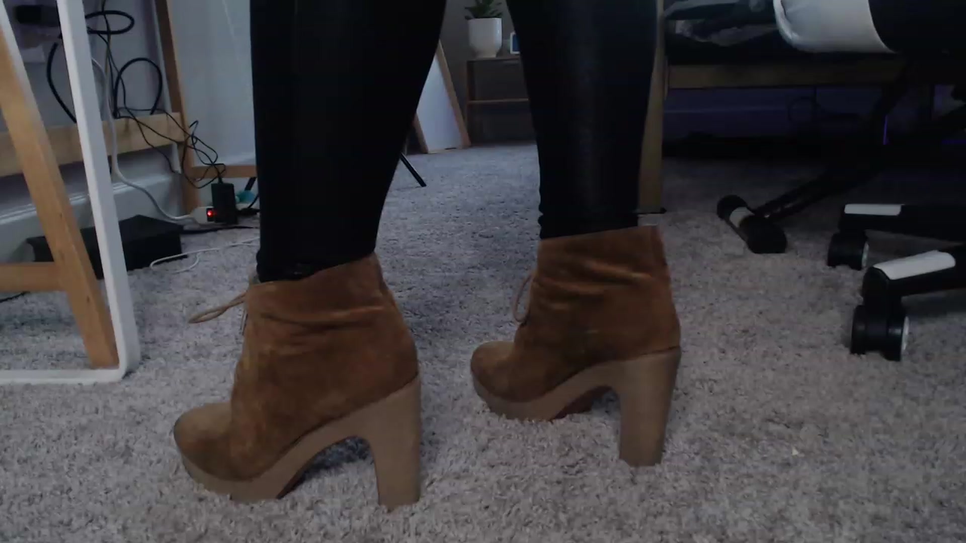 Gallery image thumbnail from Alexis_Anne's myfreecams stream on, 12/24/2022, 22:52 image 11 of 20