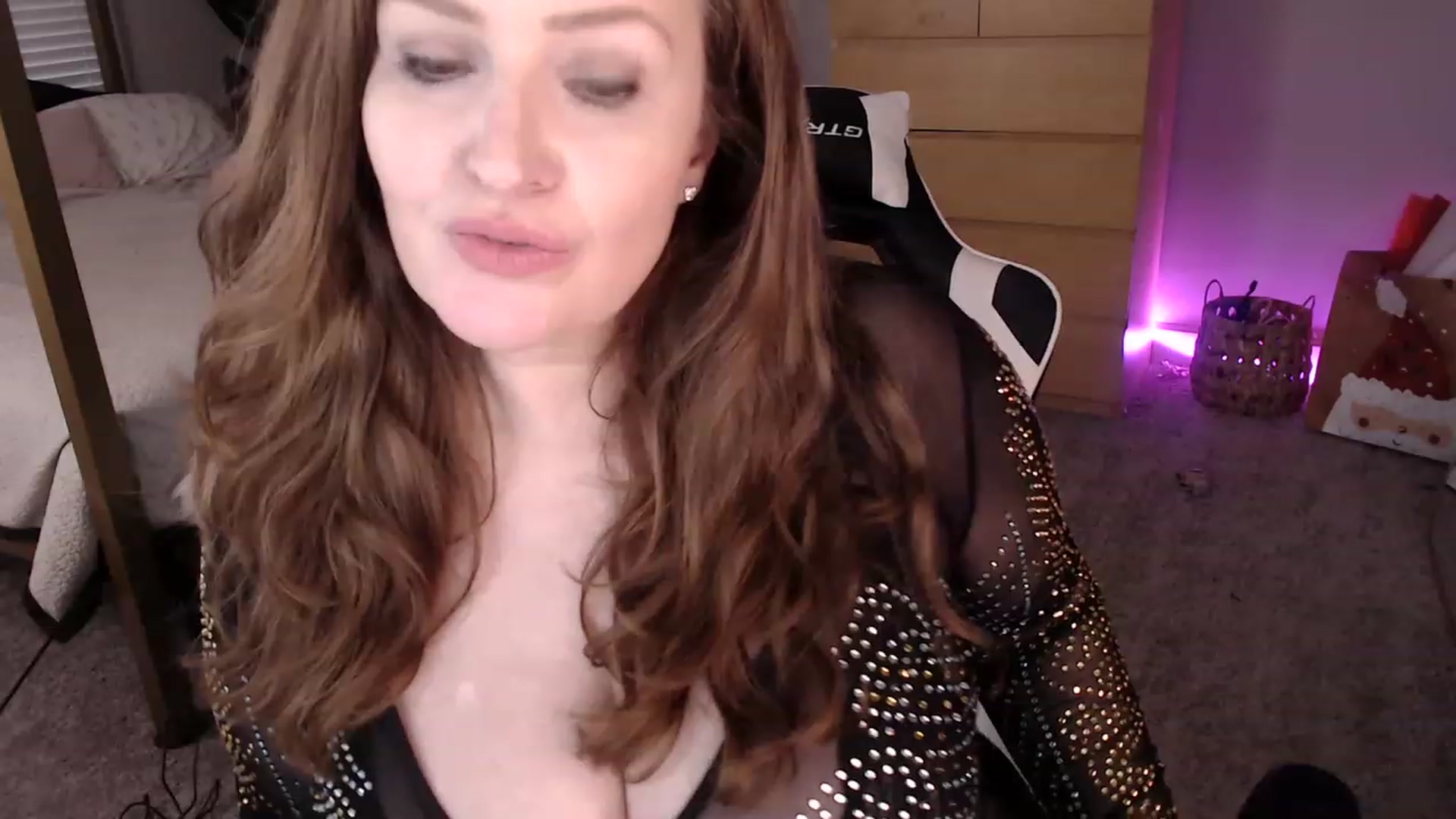 Gallery image thumbnail from Alexis_Anne's myfreecams stream on, 12/31/2022, 22:24 image 20 of 20