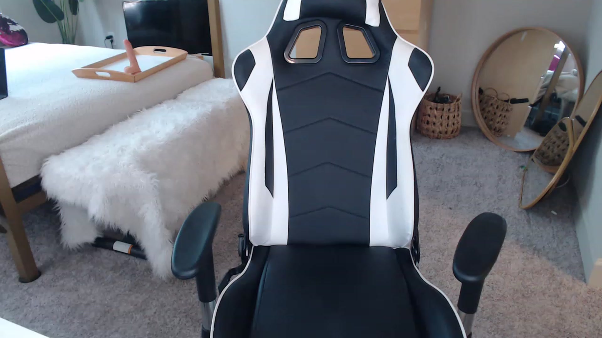 Gallery image thumbnail from Alexis_Anne's myfreecams stream on, 01/05/2023, 21:11 image 1 of 20