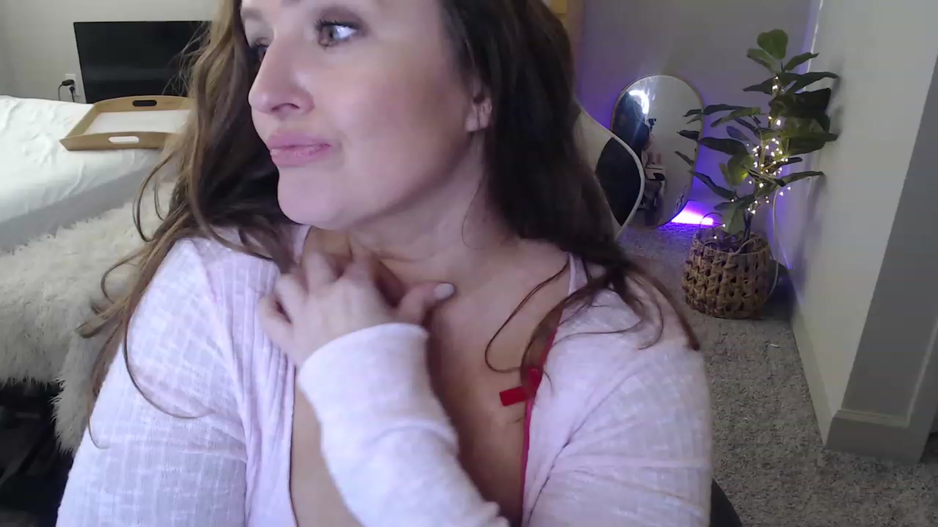 Gallery image thumbnail from Alexis_Anne's myfreecams stream on, 01/17/2023, 22:11 image 17 of 20