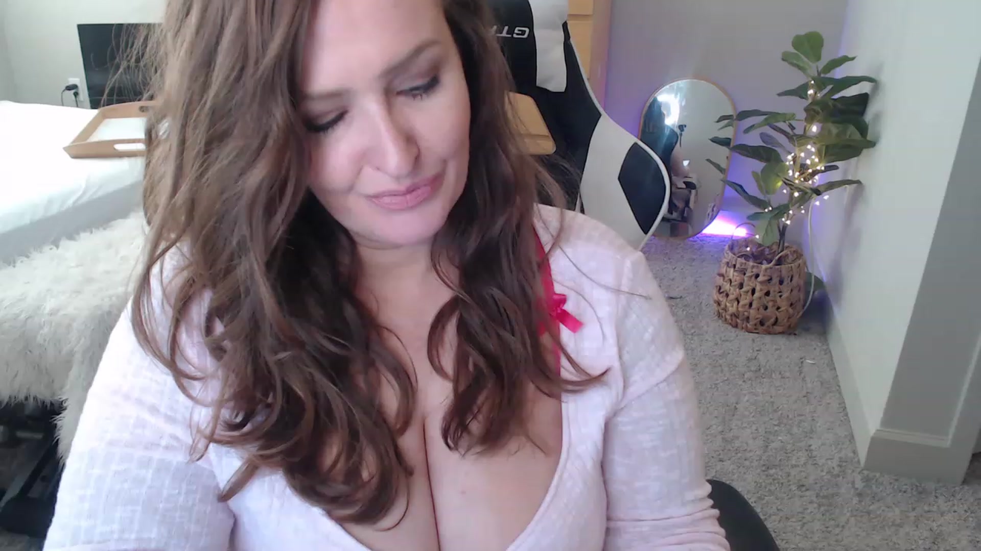 Gallery image thumbnail from Alexis_Anne's myfreecams stream on, 01/17/2023, 22:11 image 1 of 20