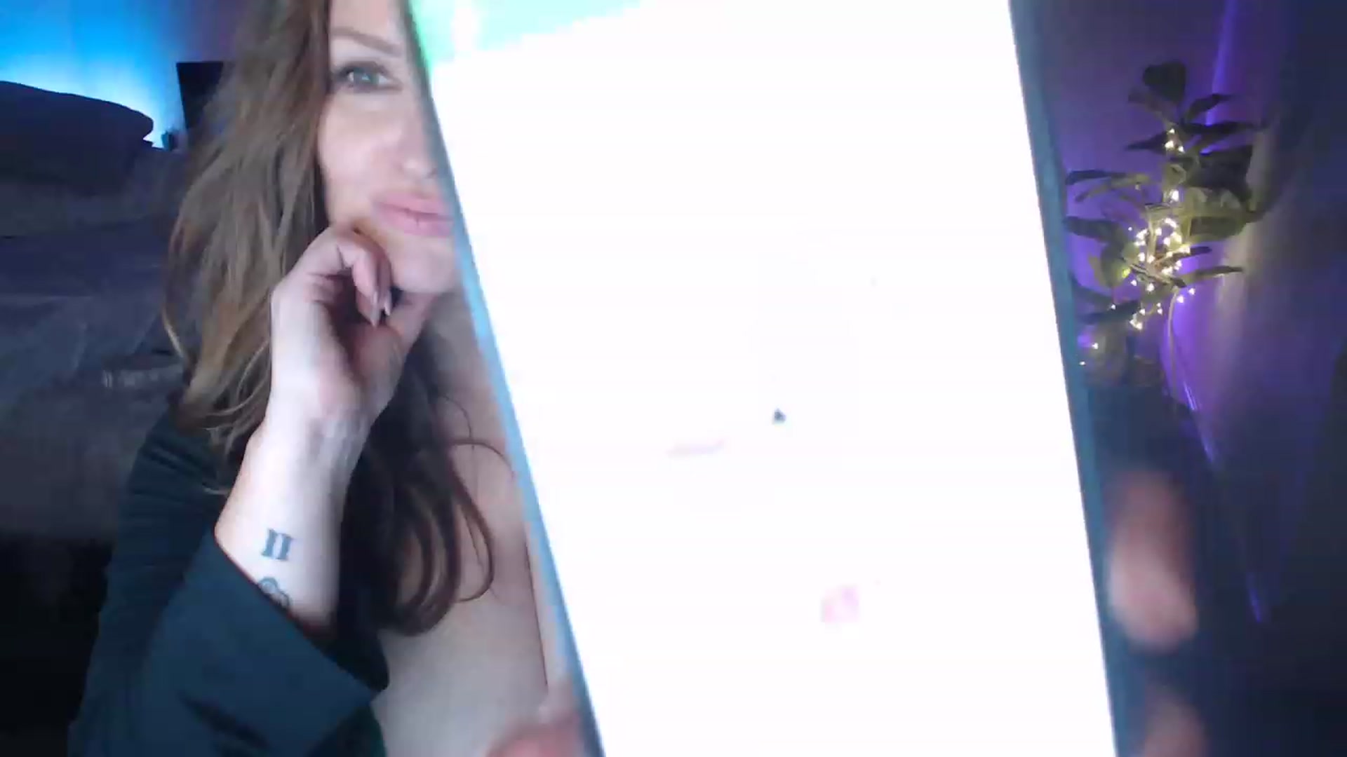 Gallery image thumbnail from Alexis_Anne's myfreecams stream on, 01/18/2023, 01:51 image 9 of 20