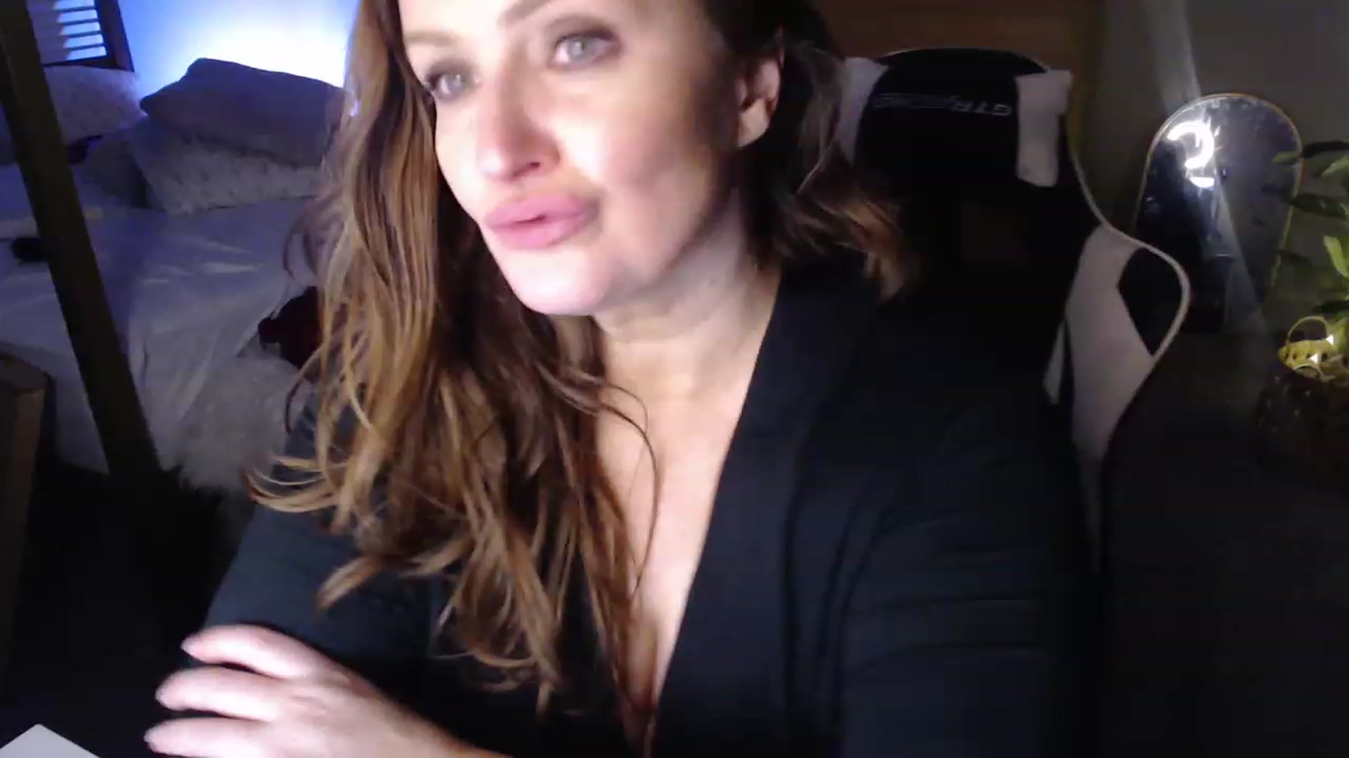 Gallery image thumbnail from Alexis_Anne's myfreecams stream on, 01/18/2023, 04:18 image 15 of 20