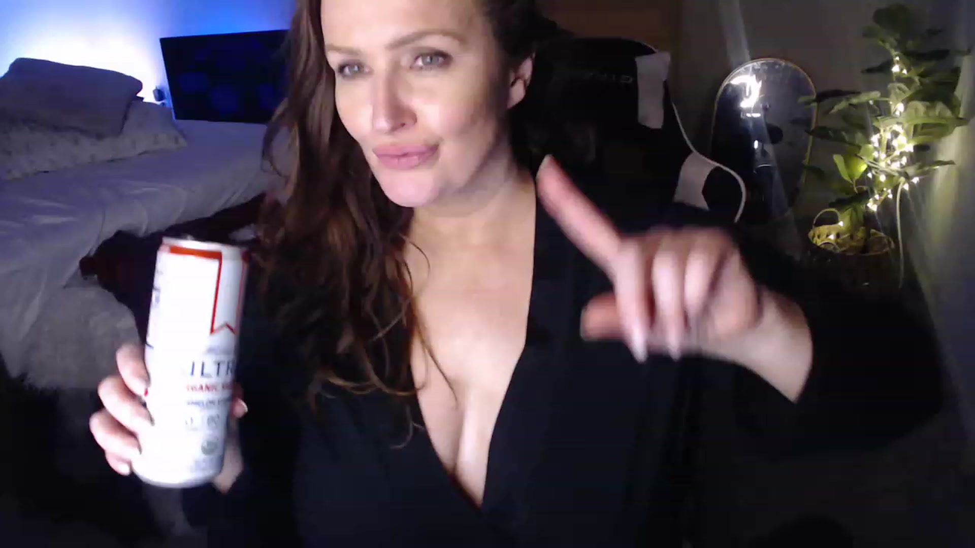 Gallery image thumbnail from Alexis_Anne's myfreecams stream on, 01/18/2023, 04:18 image 7 of 20