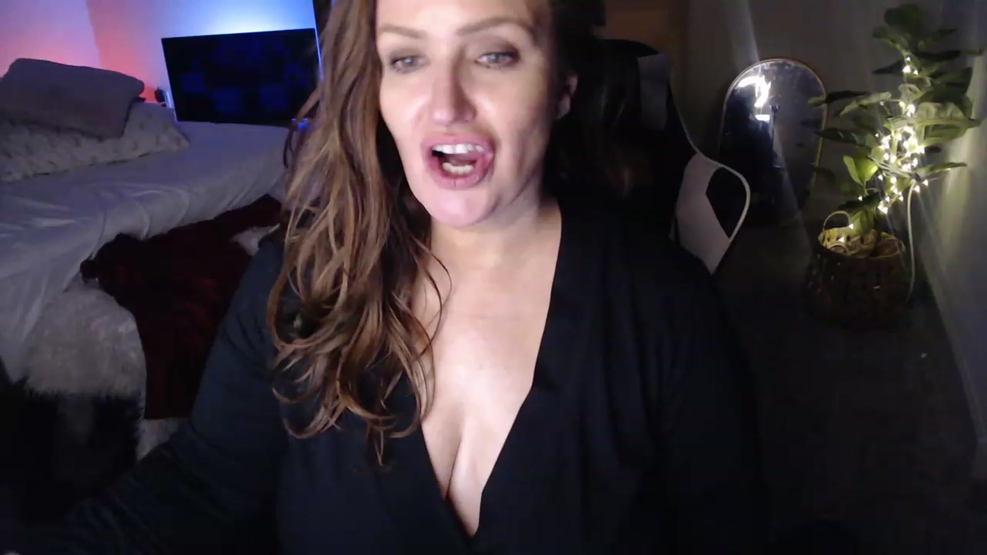 Gallery image thumbnail from Alexis_Anne's myfreecams stream on, 01/18/2023, 04:18 image 8 of 20