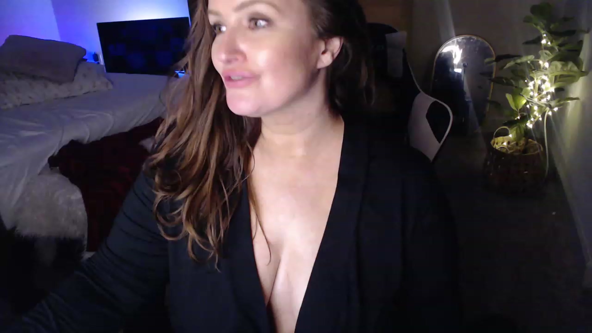 Gallery image thumbnail from Alexis_Anne's myfreecams stream on, 01/18/2023, 04:18 image 6 of 20