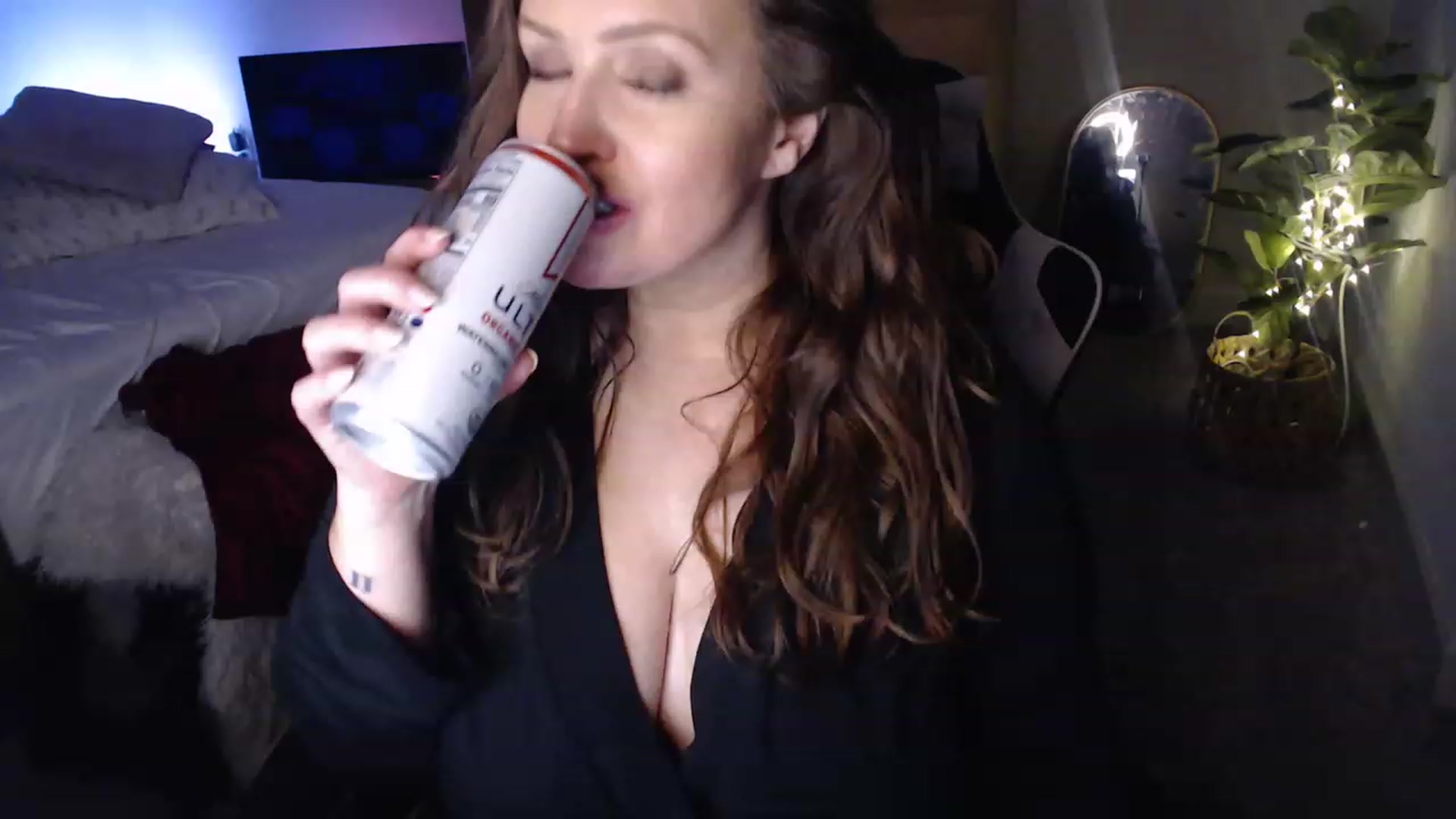 Gallery image thumbnail from Alexis_Anne's myfreecams stream on, 01/18/2023, 04:18 image 3 of 20