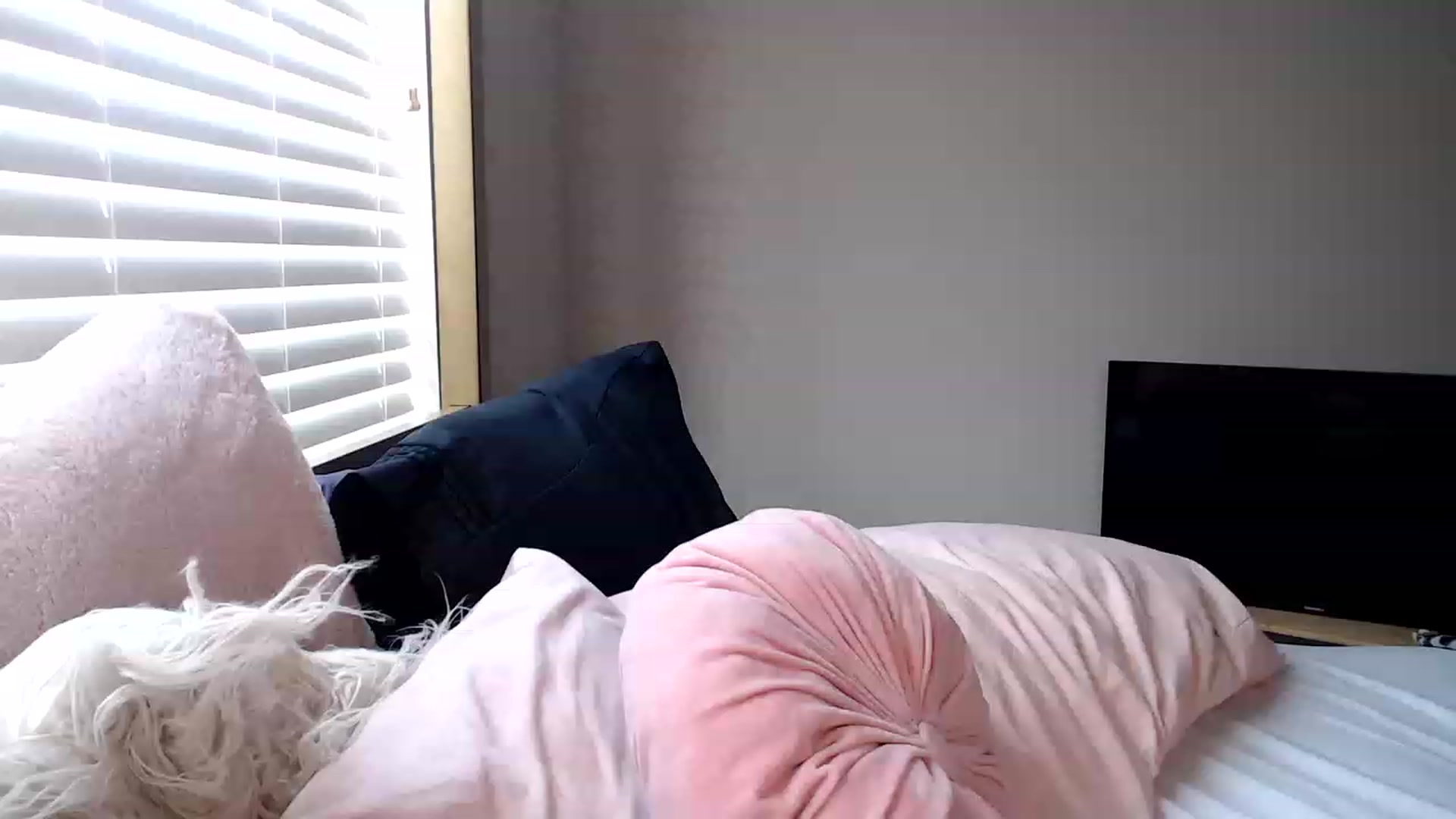 Gallery image thumbnail from Alexis_Anne's myfreecams stream on, 01/19/2023, 18:09 image 15 of 20