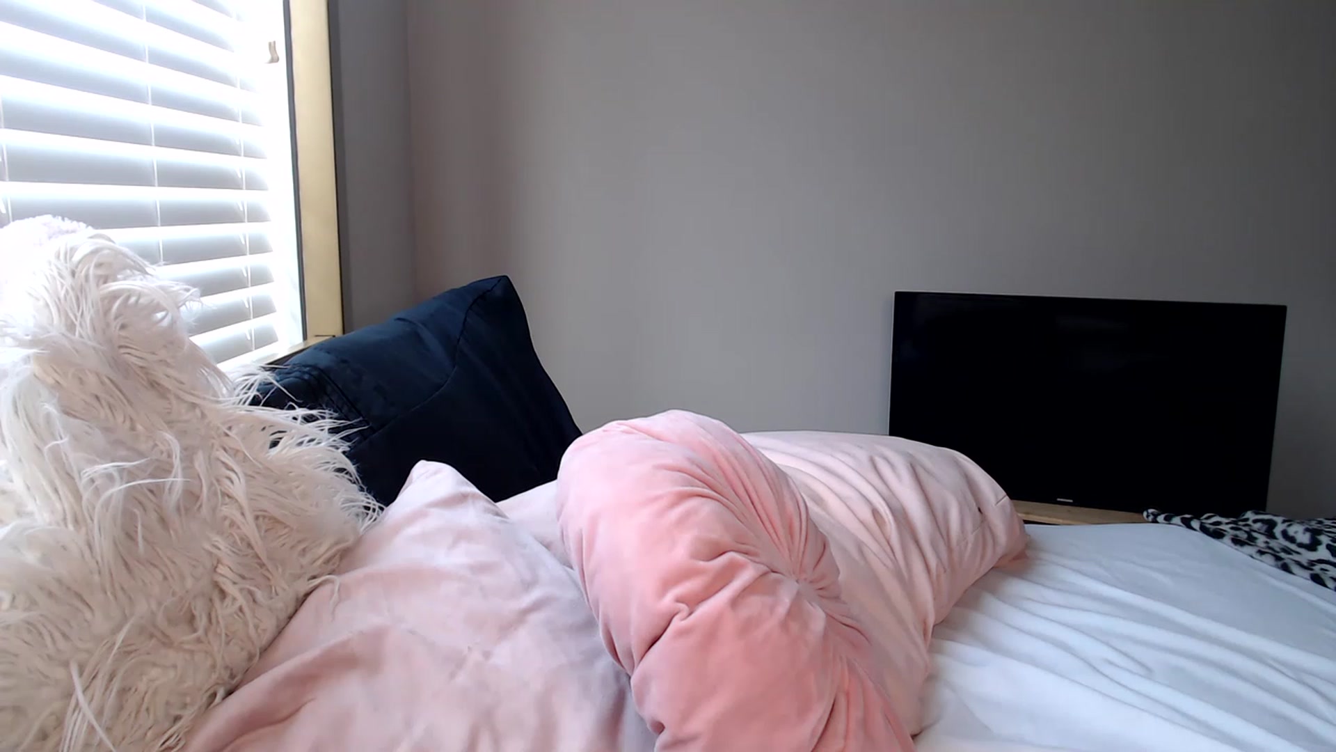 Gallery image thumbnail from Alexis_Anne's myfreecams stream on, 01/19/2023, 18:09 image 6 of 20