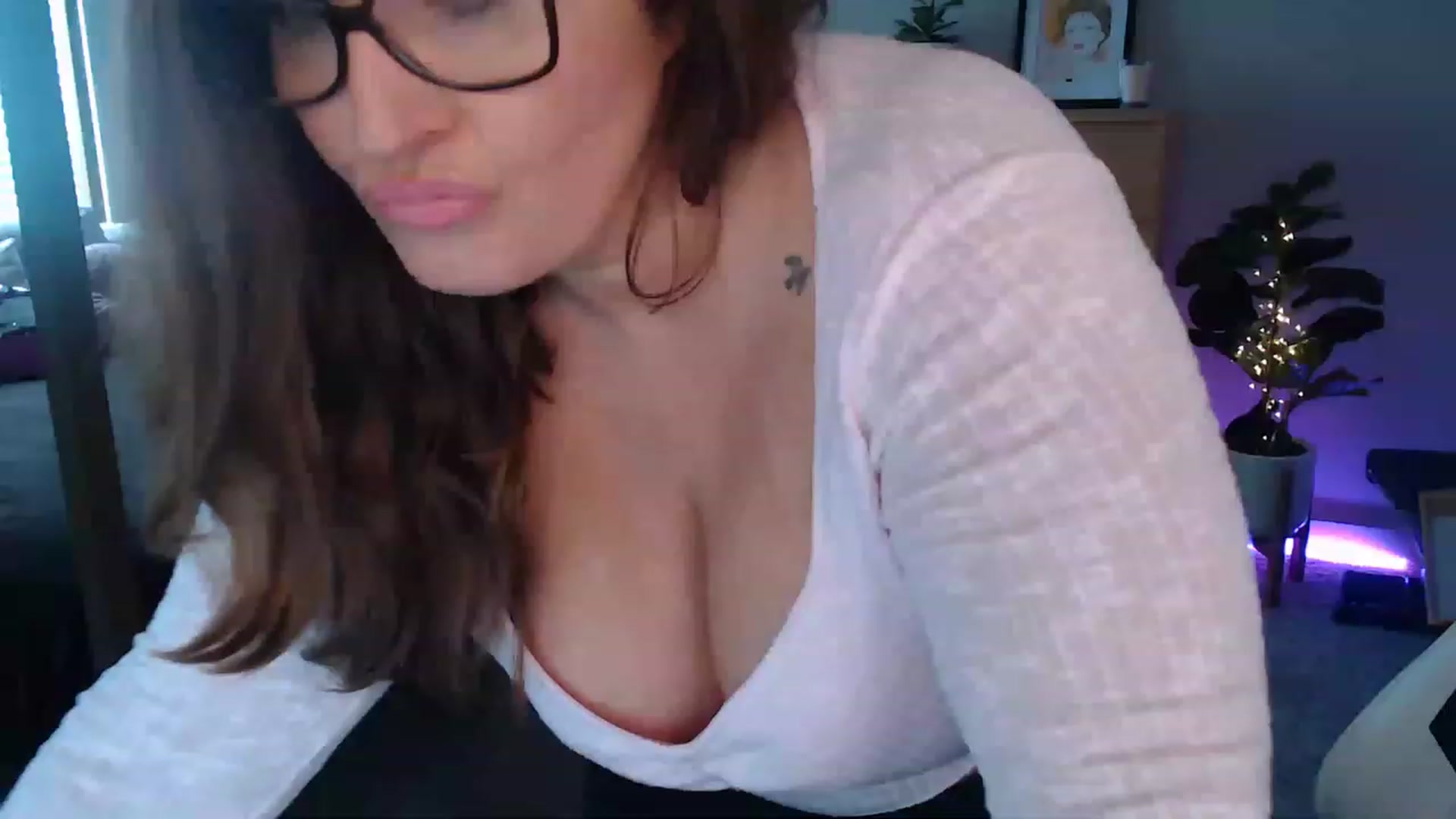 Gallery image thumbnail from Alexis_Anne's myfreecams stream on, 01/20/2023, 18:54 image 1 of 20