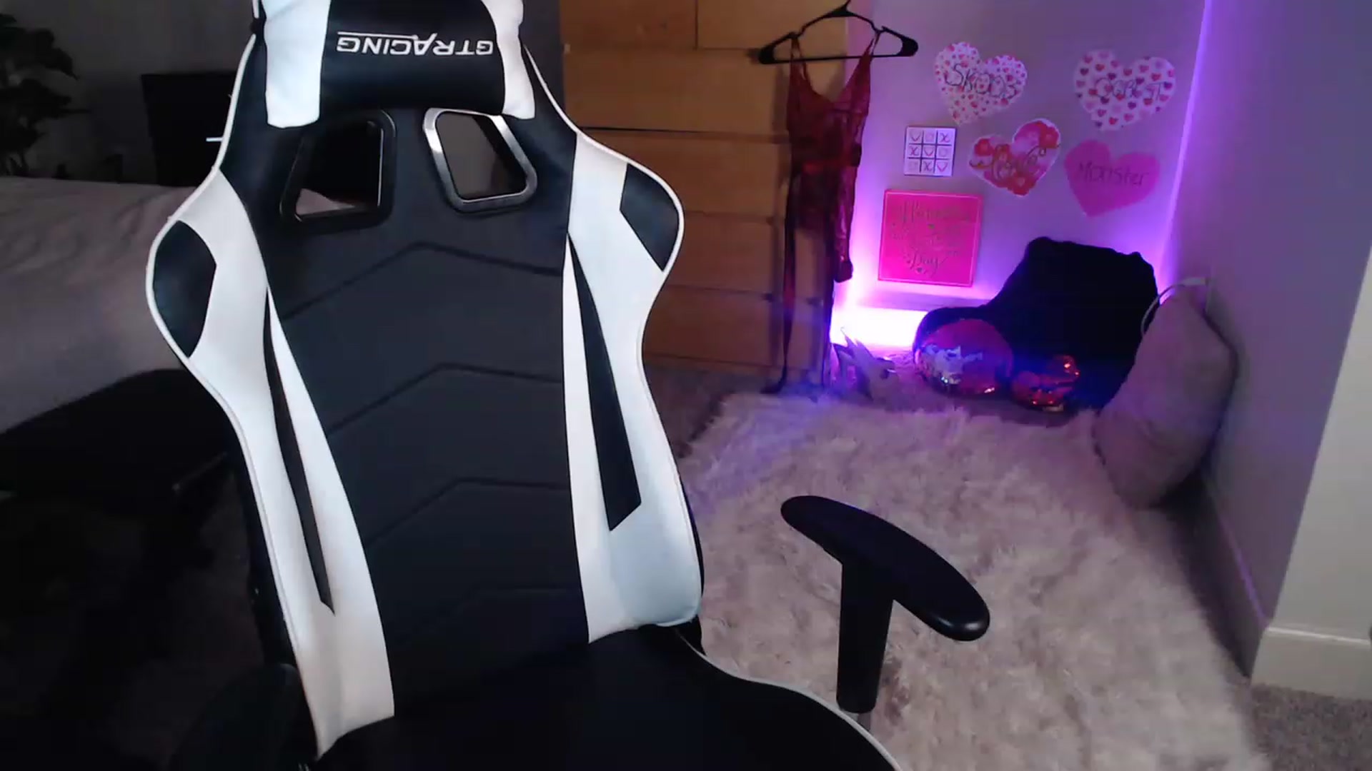 Gallery image thumbnail from Alexis_Anne's myfreecams stream on, 01/31/2023, 01:04 image 12 of 20