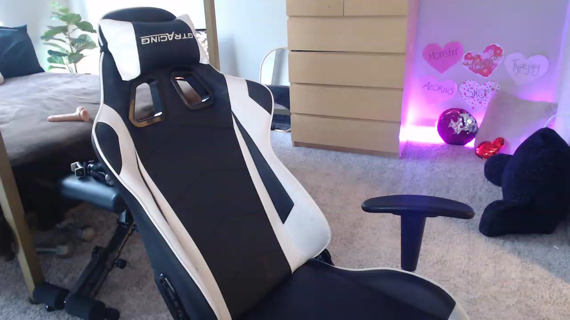 Gallery image thumbnail from Alexis_Anne's myfreecams stream on, 02/04/2023, 18:03 image 20 of 20
