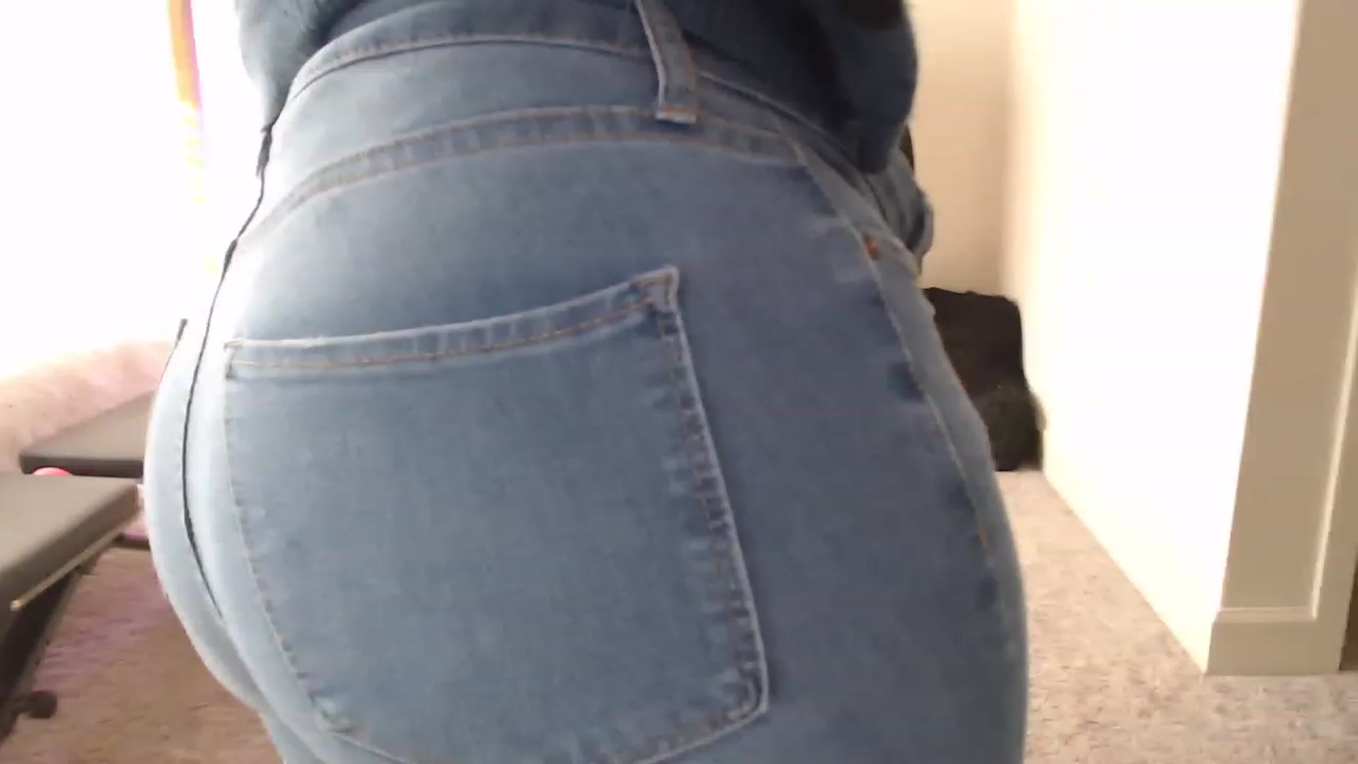Gallery image thumbnail from Alexis_Anne's myfreecams stream on, 03/01/2023, 22:05 image 7 of 20
