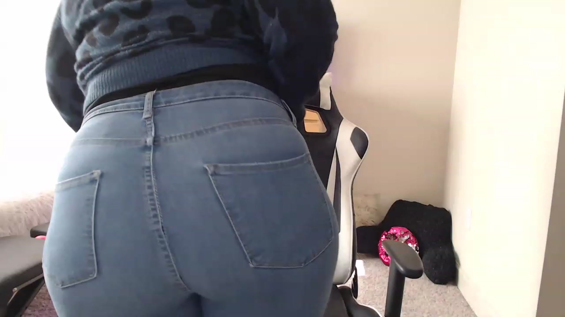 Gallery image thumbnail from Alexis_Anne's myfreecams stream on, 03/01/2023, 22:05 image 5 of 20
