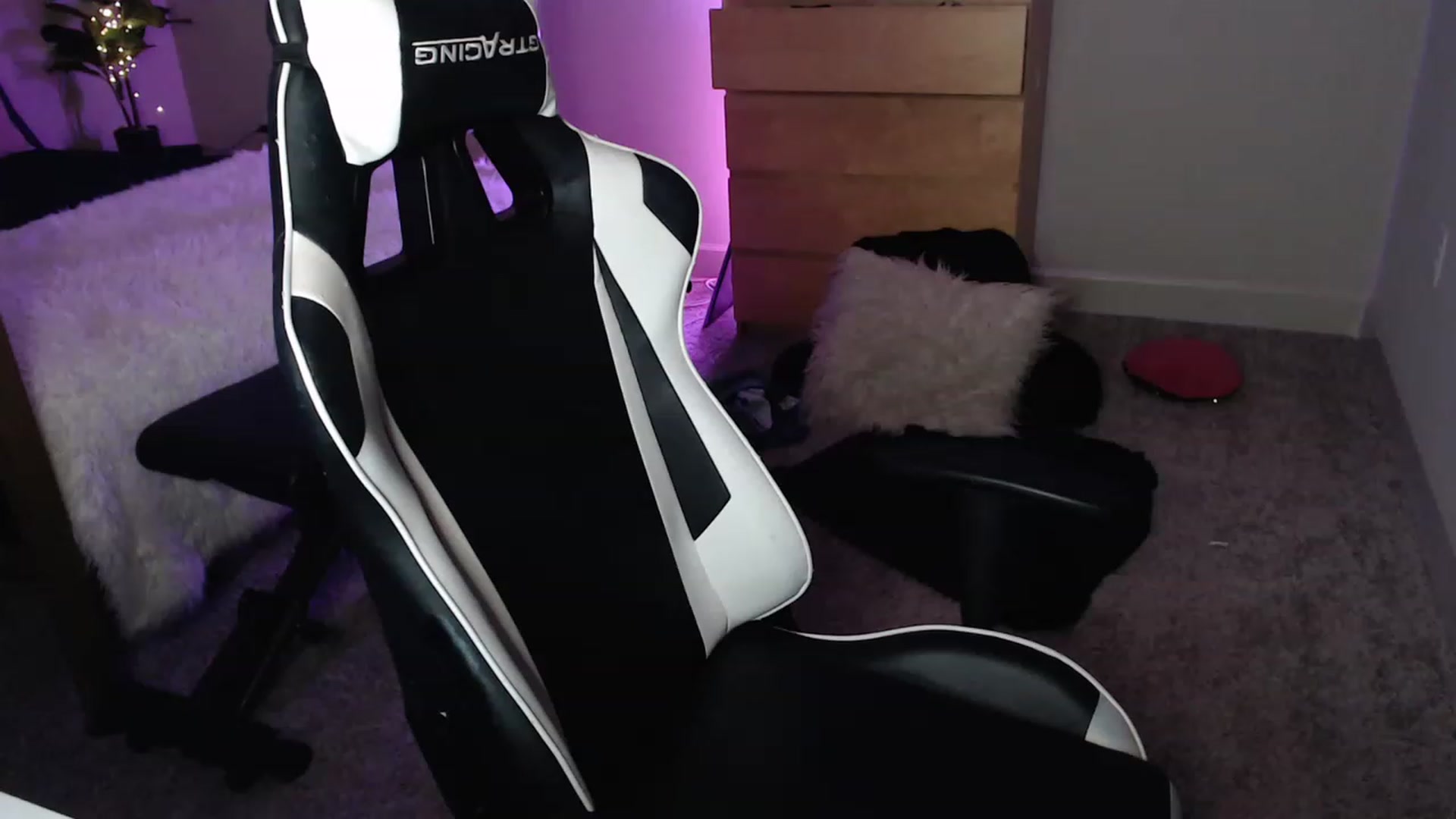 Gallery image thumbnail from Alexis_Anne's myfreecams stream on, 03/02/2023, 24:05 image 7 of 20