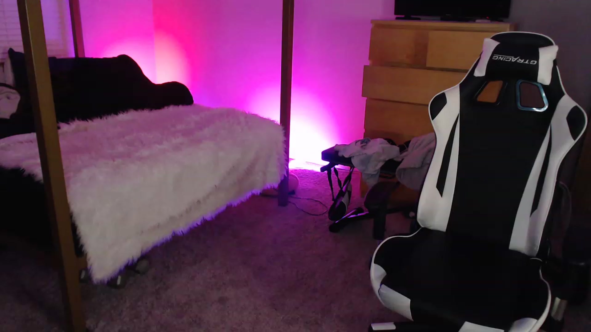 Gallery image thumbnail from Alexis_Anne's myfreecams stream on, 03/19/2023, 06:26 image 5 of 20