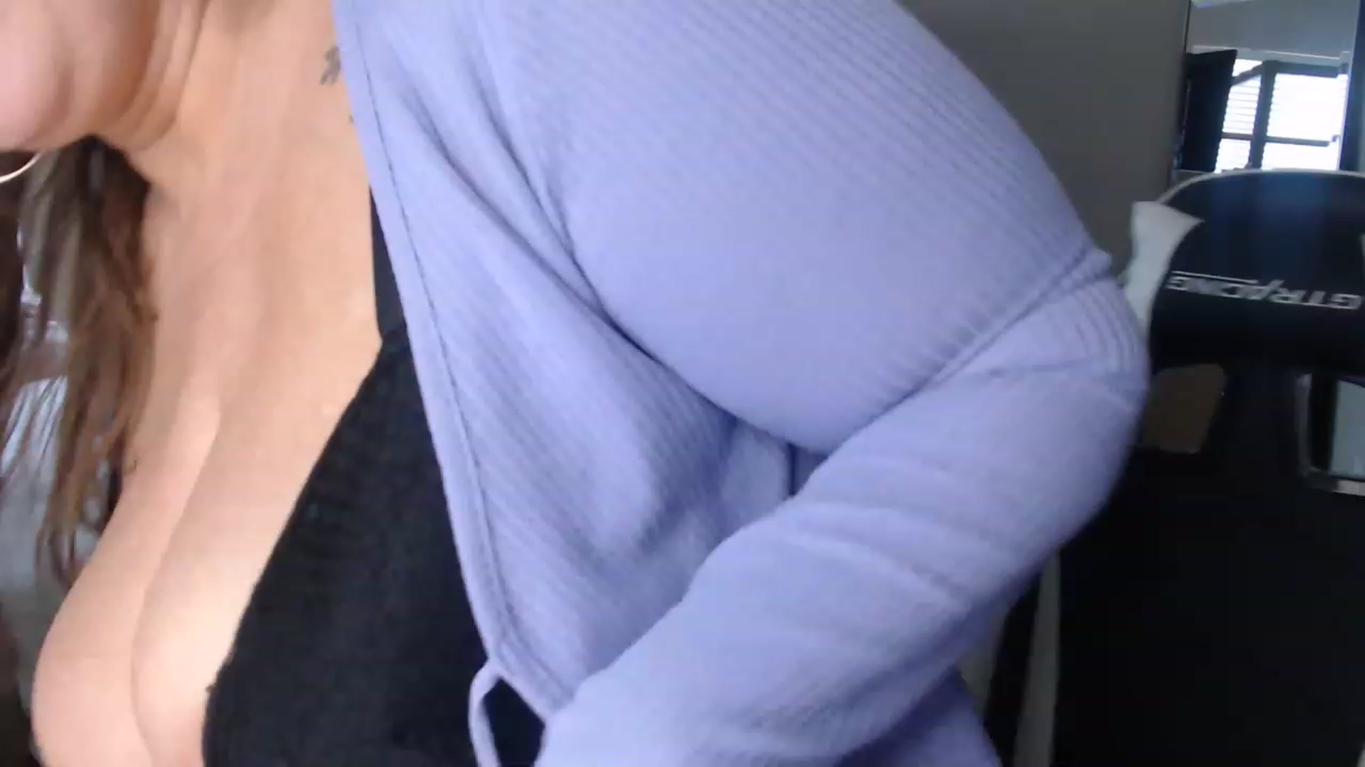 Gallery image thumbnail from Alexis_Anne's myfreecams stream on, 03/23/2023, 18:39 image 2 of 20