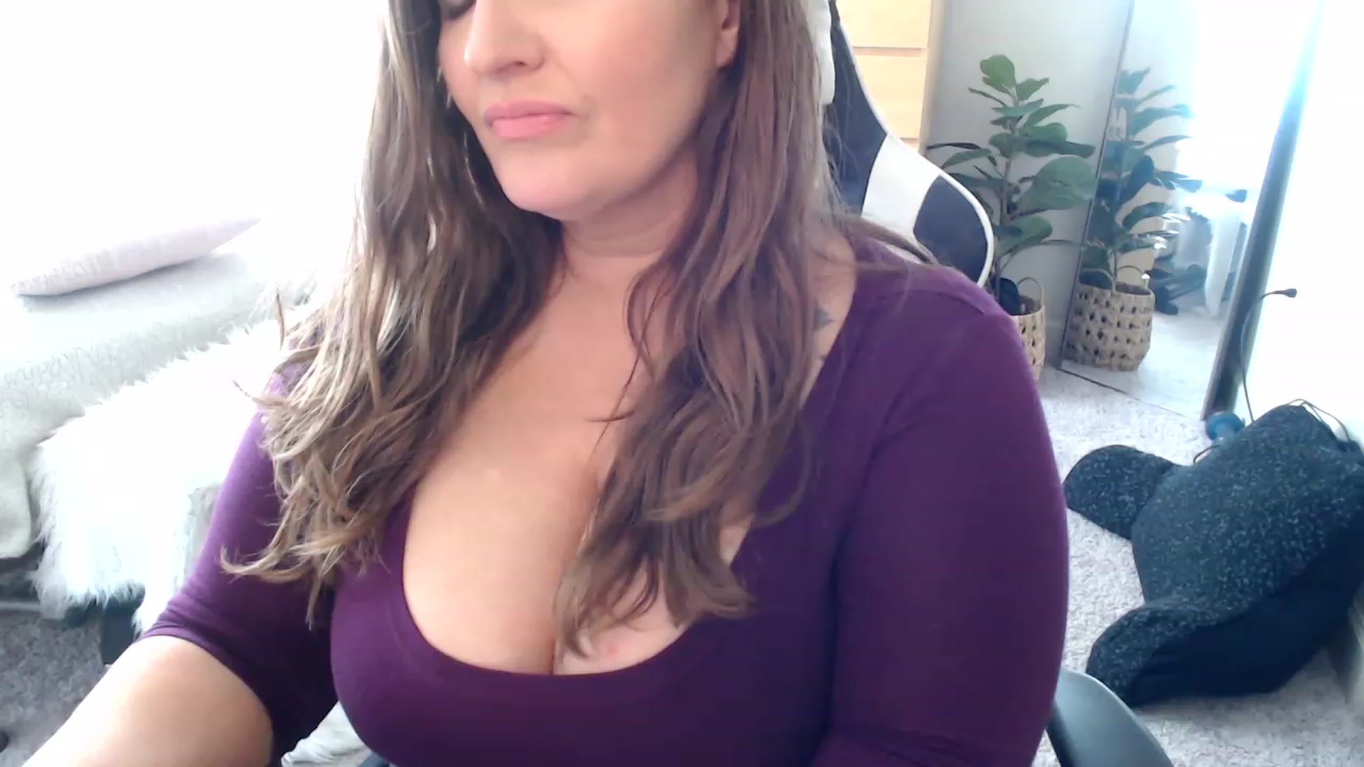 Gallery image thumbnail from Alexis_Anne's myfreecams stream on, 03/25/2023, 20:11 image 15 of 20