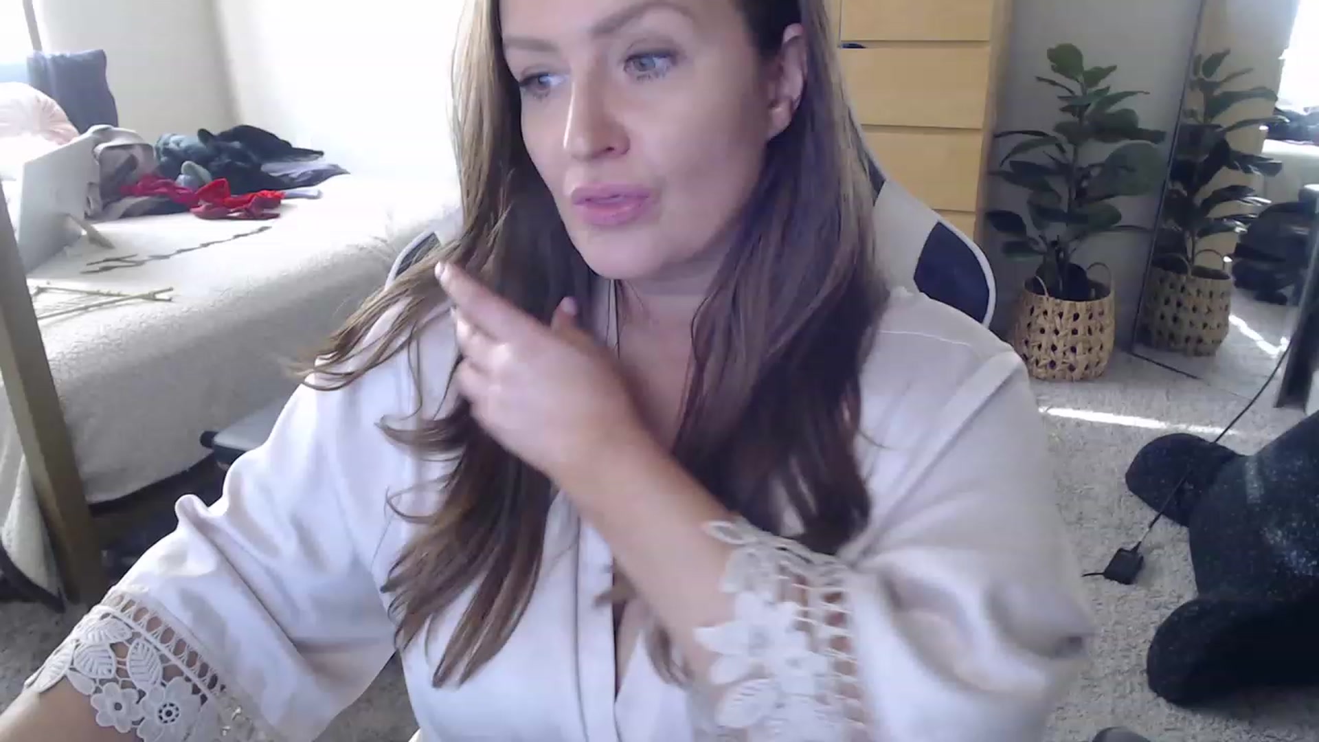 Gallery image thumbnail from Alexis_Anne's myfreecams stream on, 03/27/2023, 23:19 image 7 of 20