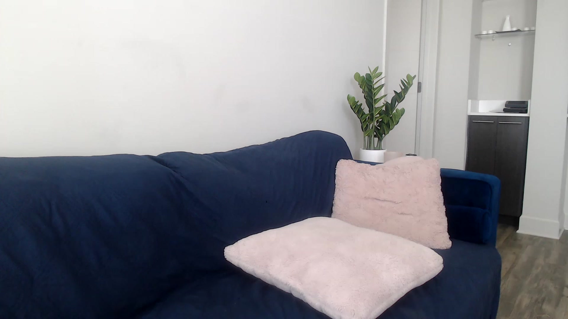 Gallery image thumbnail from Alexis_Anne's myfreecams stream on, 03/29/2023, 18:46 image 14 of 20